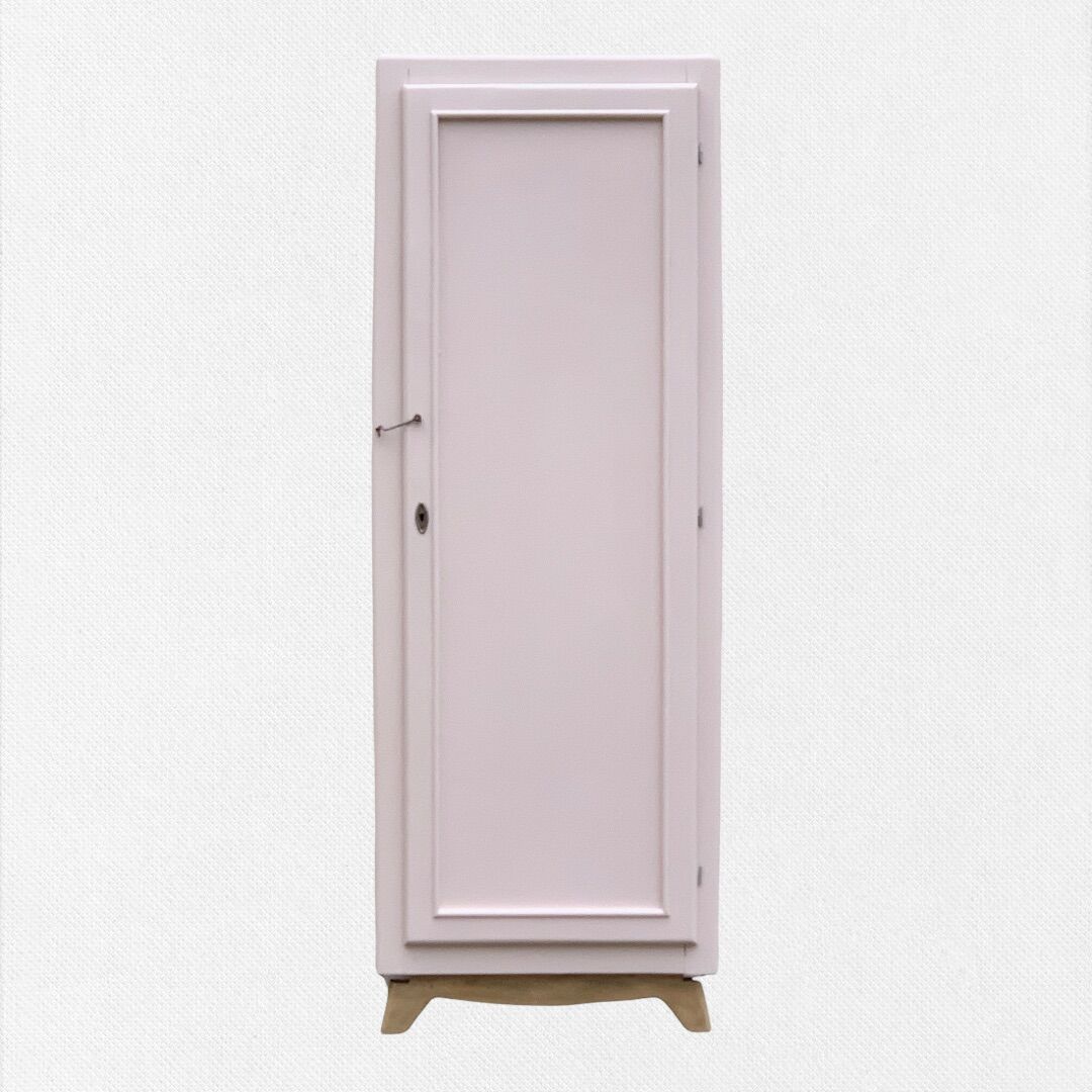 Parisian bonnetière cabinet nude 1930