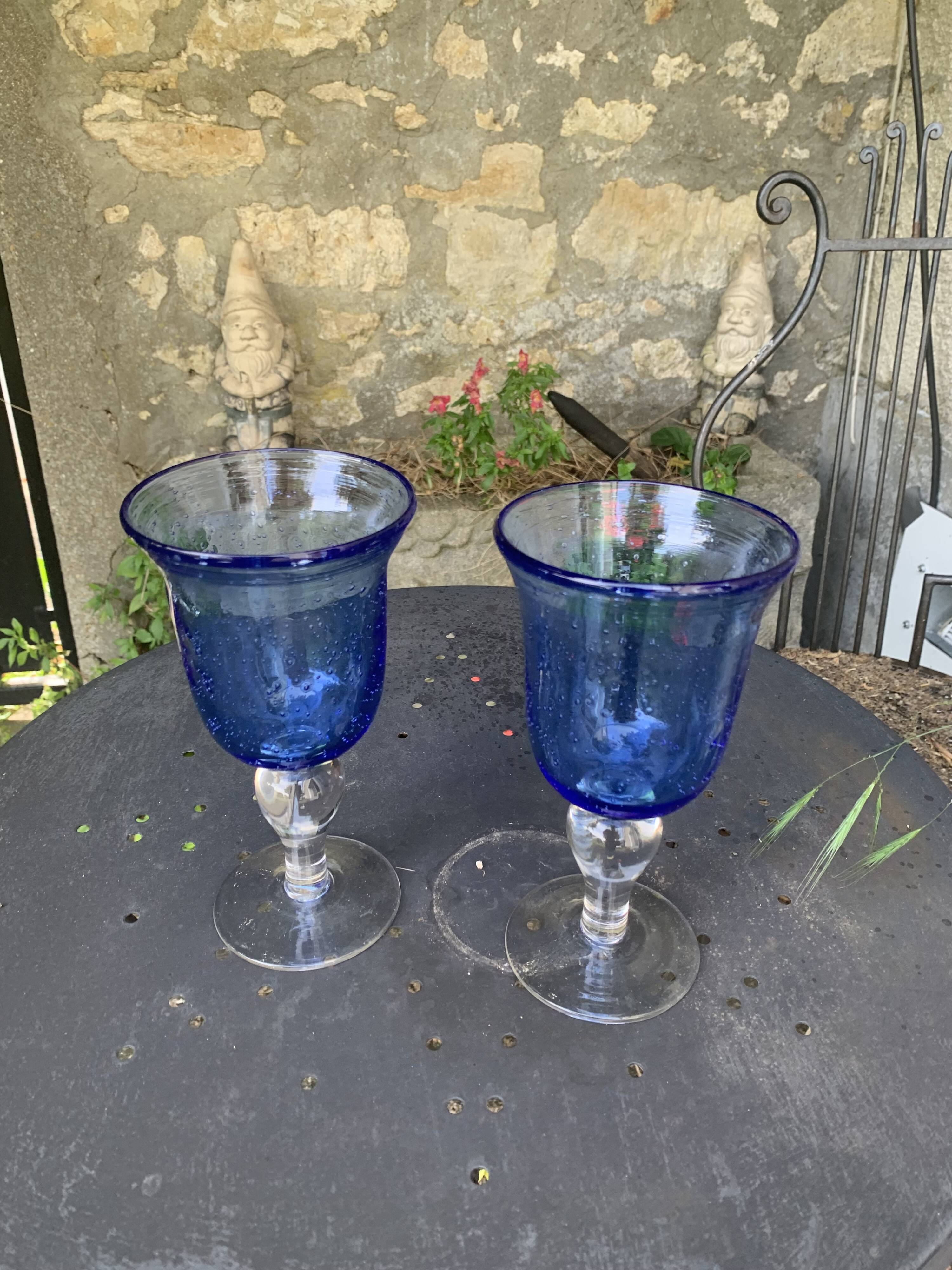 Two large wine glasses in blown and bubbled glass, duo line, vintage