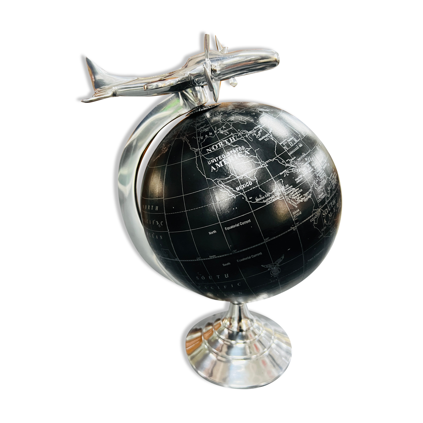 Aluminum globe to be laid with an aircraft axle