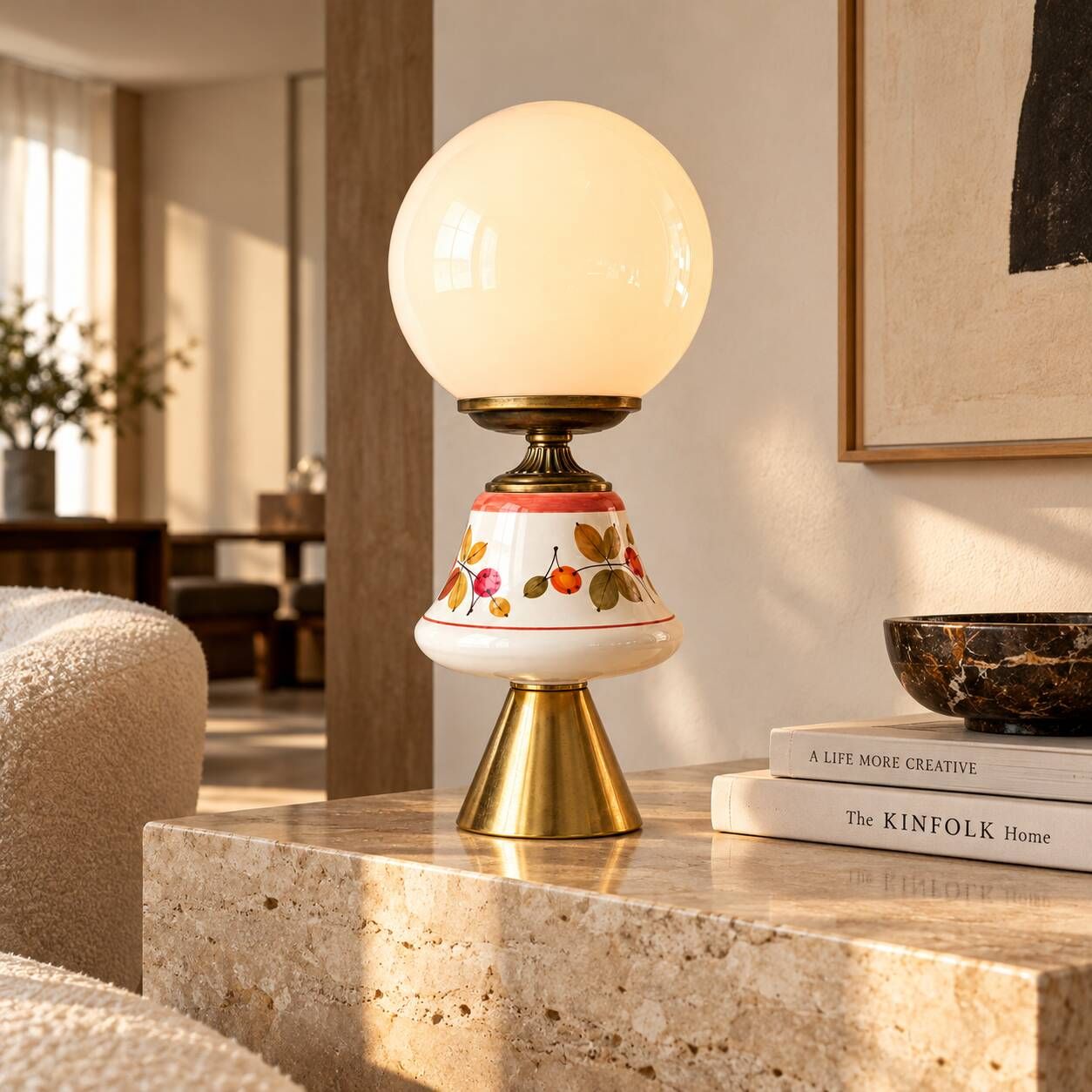Carrie — Table lamp in white opal, floral ceramic and gilded brass.