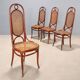 Lot de quatre chaises Thonet anciennes en hêtre cintré teinté acajou, Vienne, XXe siècle