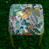 Table chairs stools formica