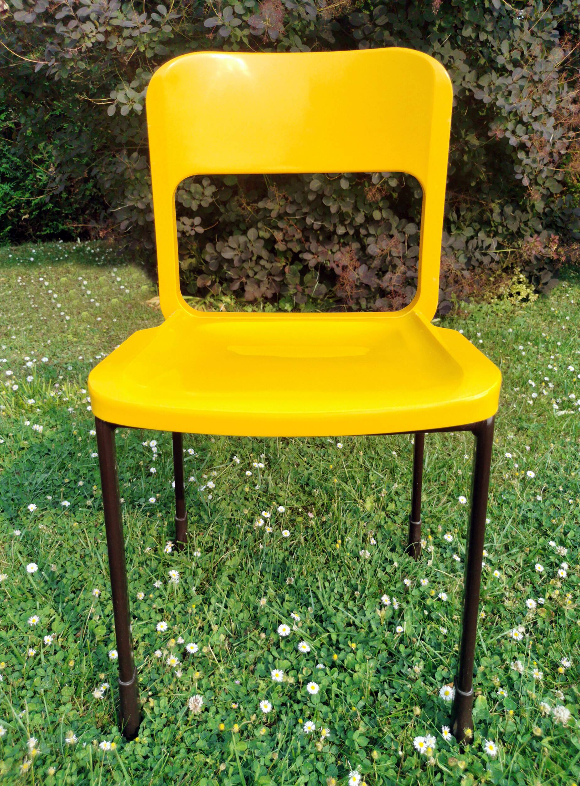 Série de 8 chaises design Pop année 1970-80