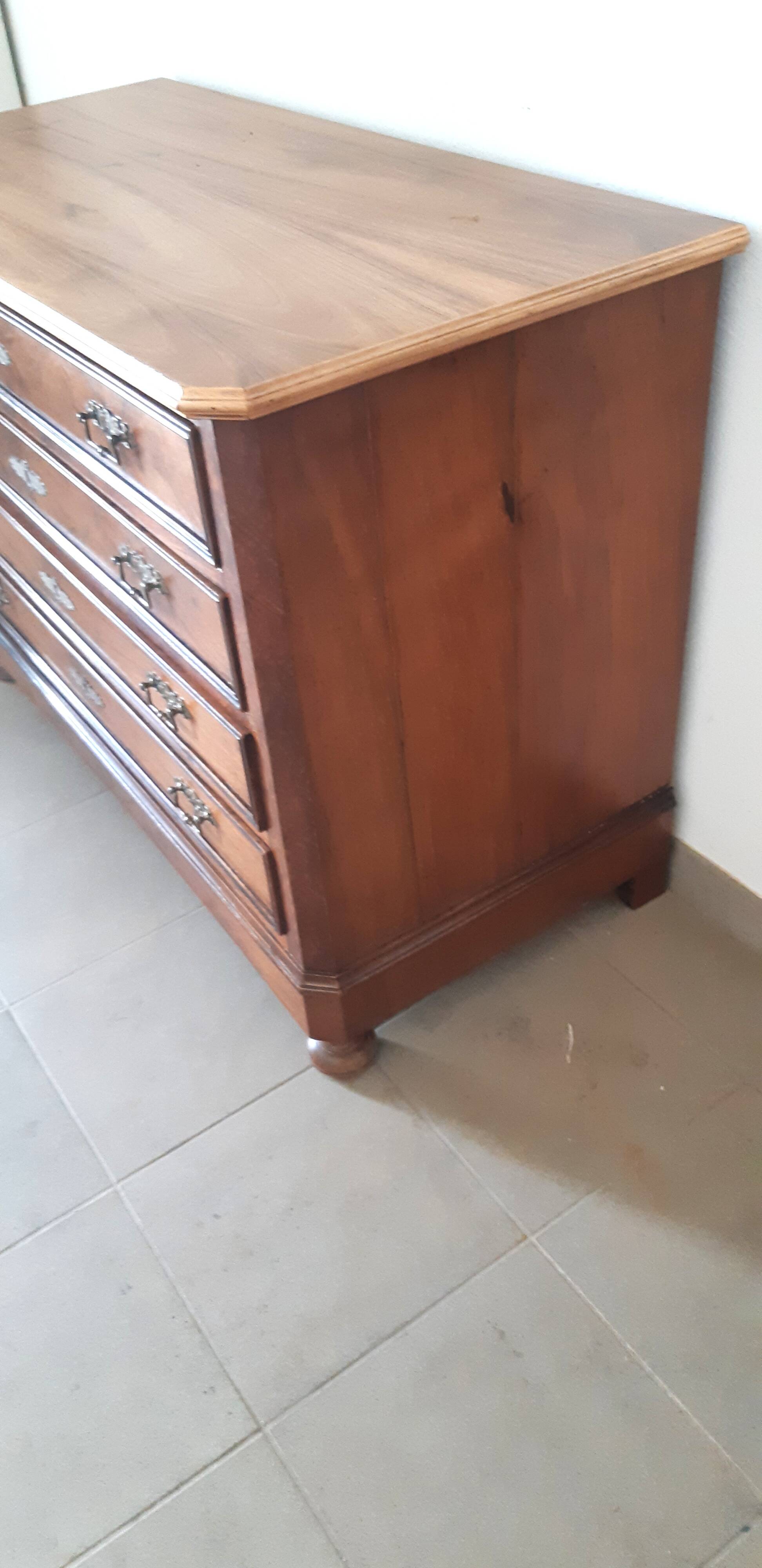 1900 chest of drawers with canted sides, walnut and period walnut veneer, restored