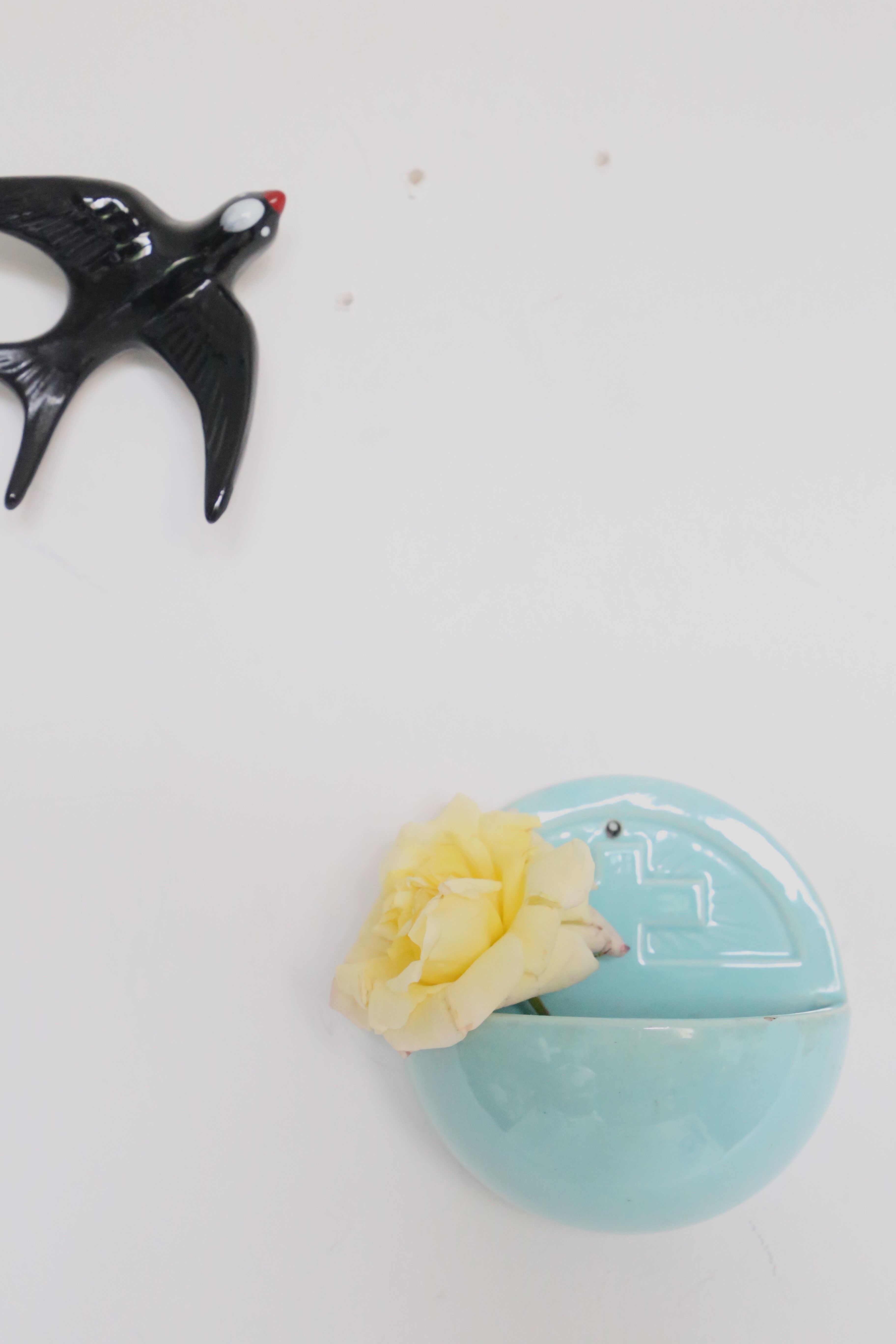 Bénitier en faïence de Desvres, 1980