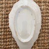 Ramekin, shell-shaped pocket emptier in white ceramic