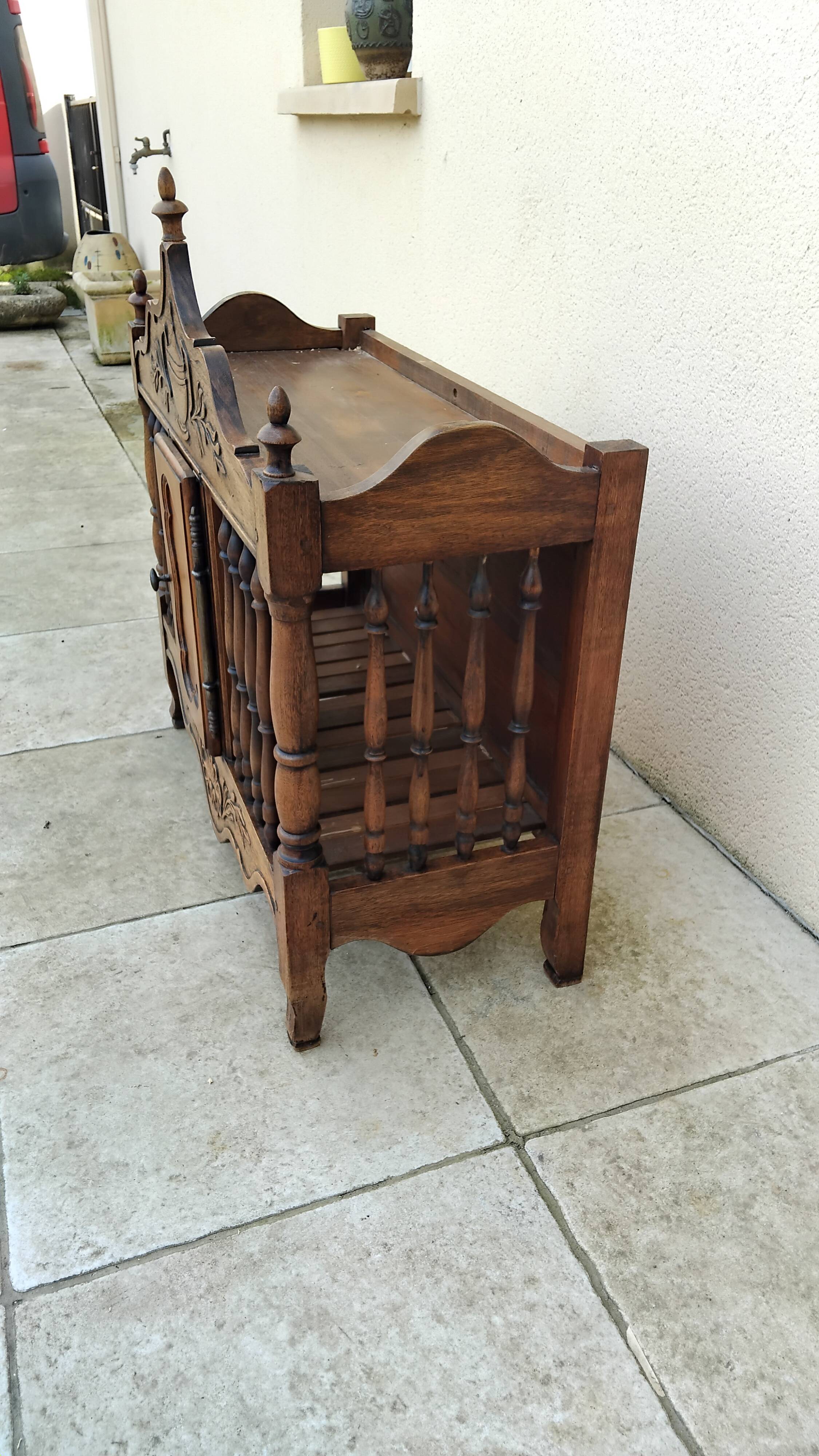 Provençal bread basket