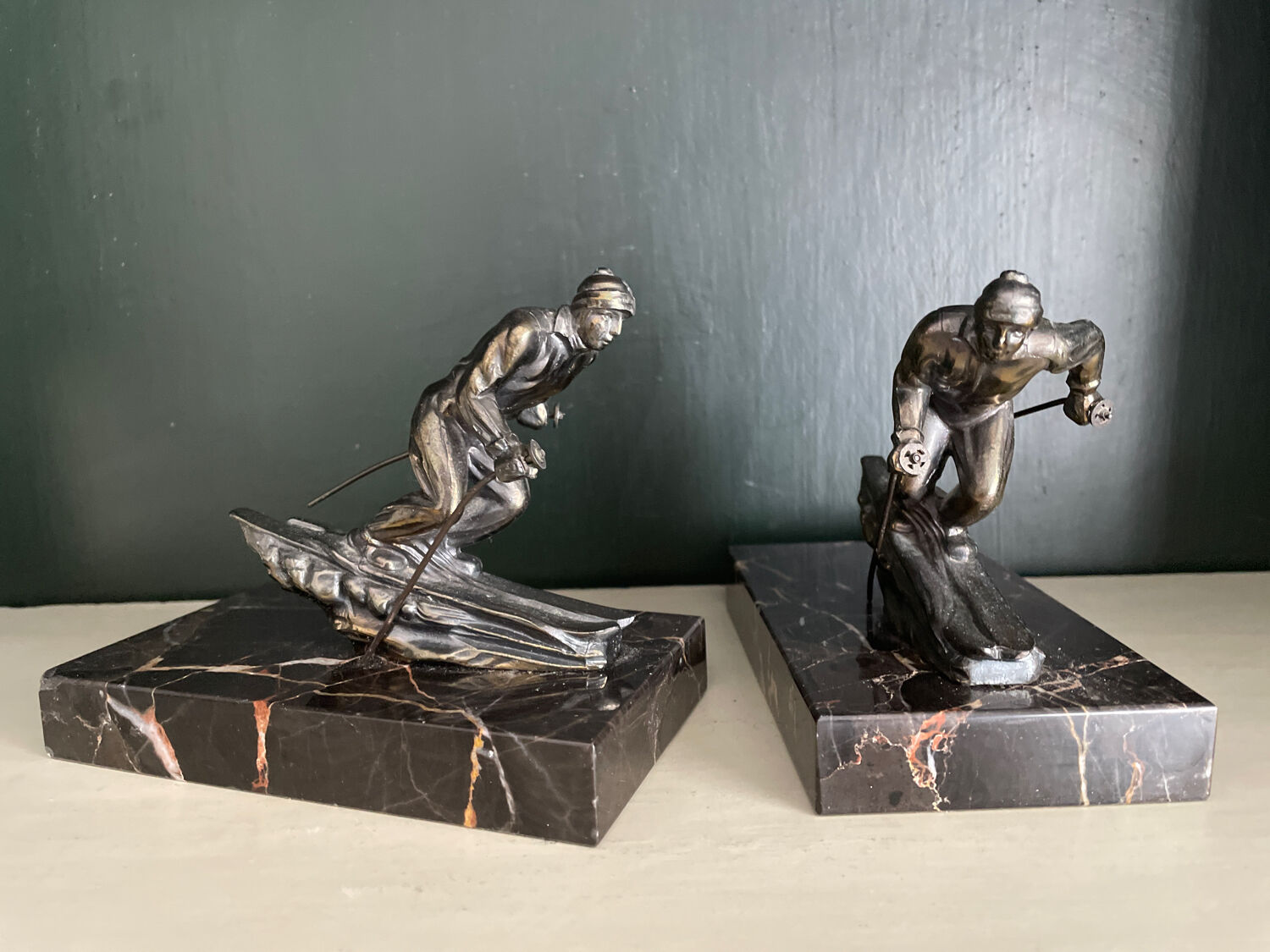 Greenhouse books Art Deco skiers