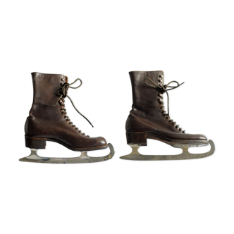 Paire de patins à glace vintage avec bottines en cuir marron-lame Stille Stockholm années 30-40