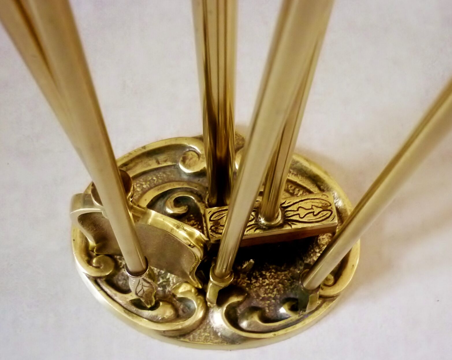 Servant, accessories fireplace, marked chiseled bronze and brass, 5 pieces