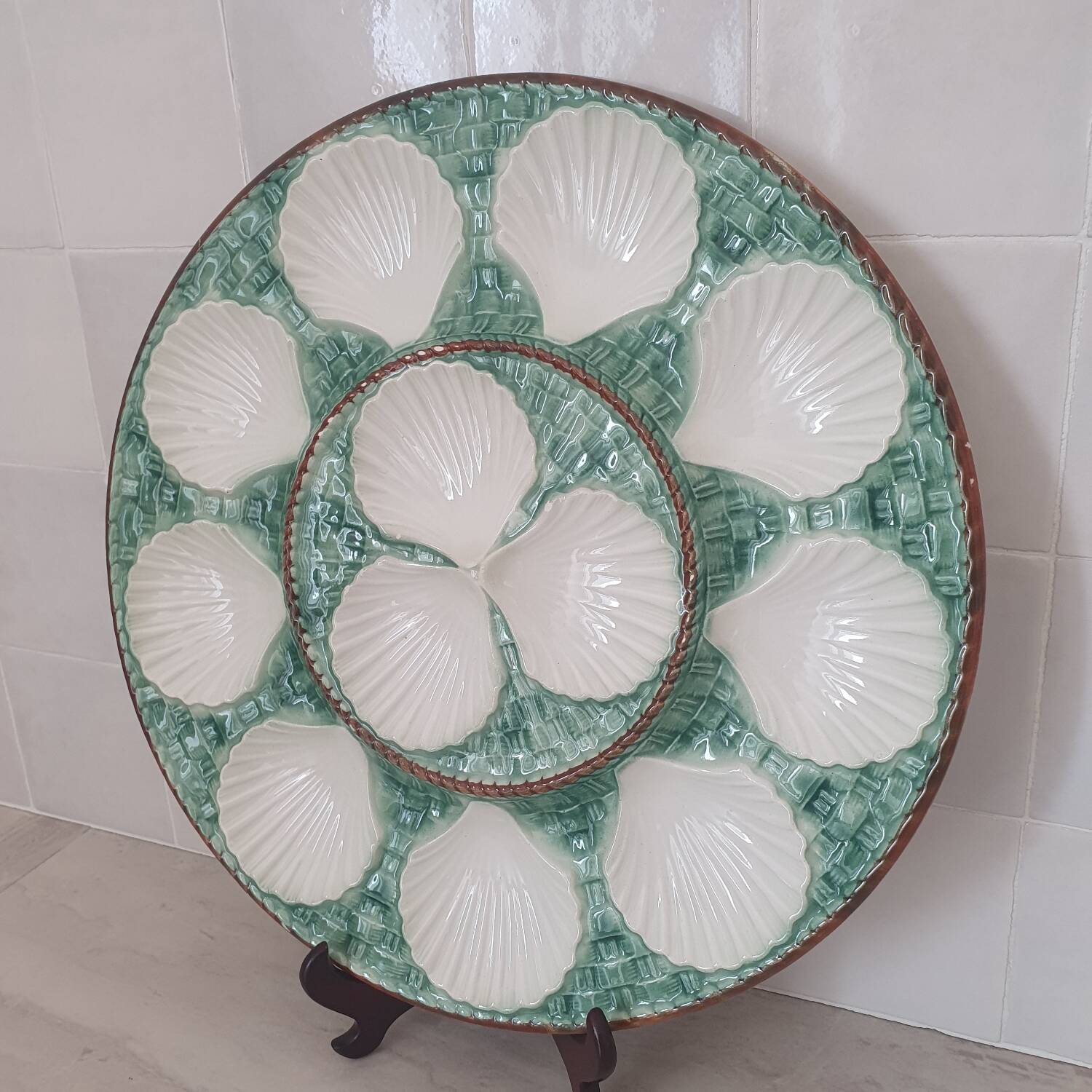 Ceramic scallop serving dish / Barbotine