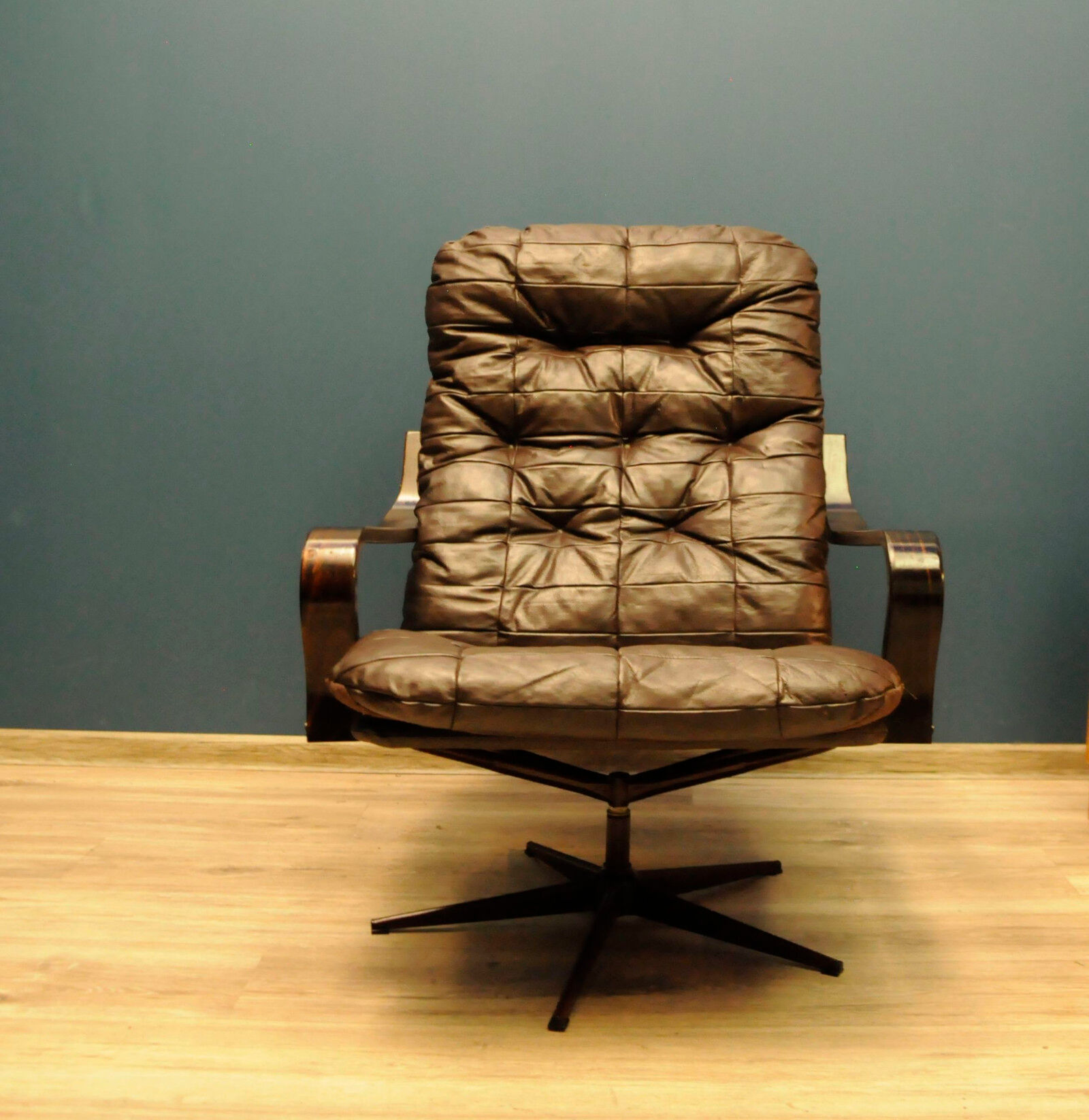 Scandinavian leather armchair Bruno Mathsson