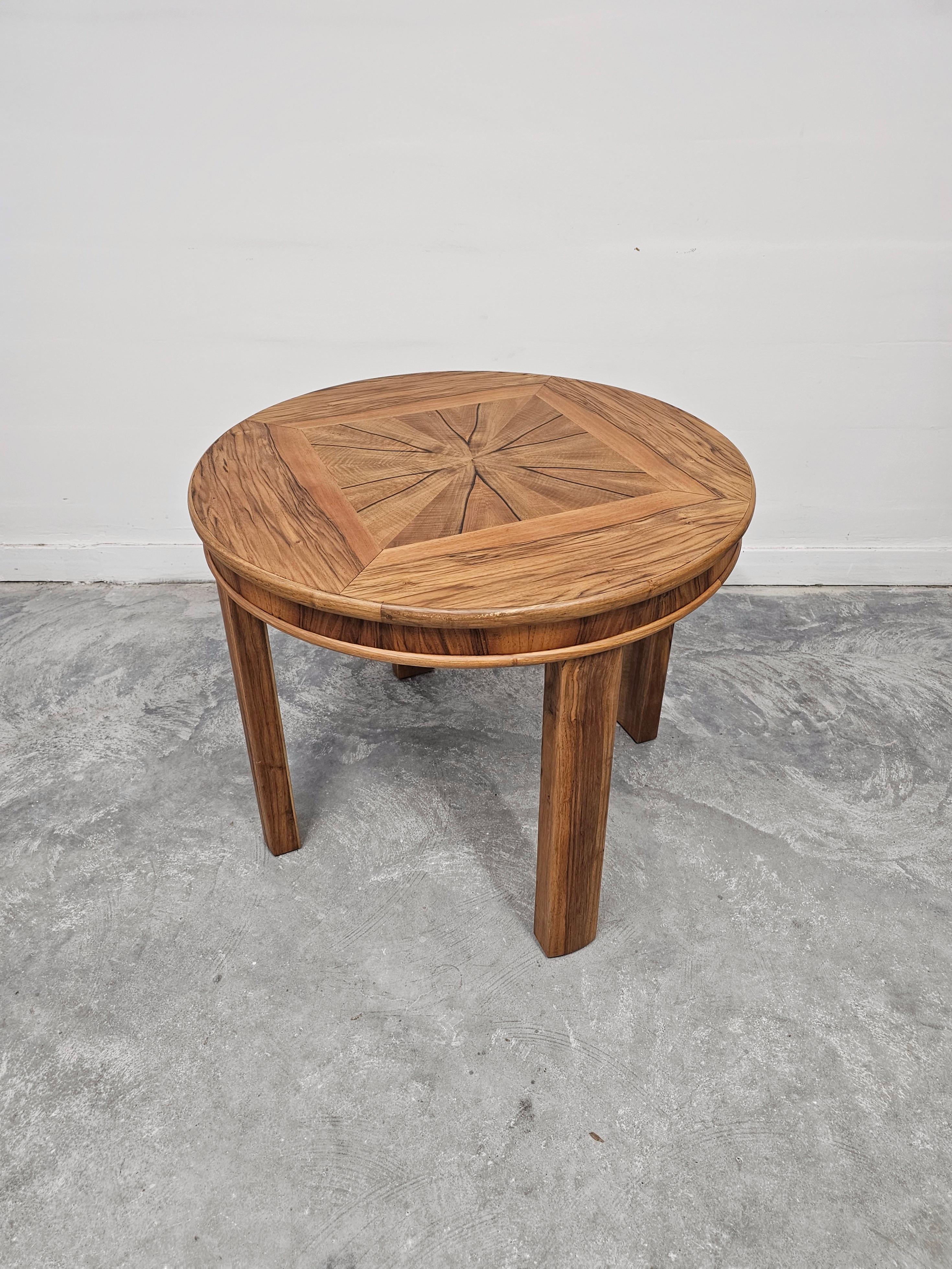 Art Deco Round Side Table in Walnut 1930s