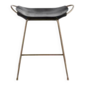 Tabouret de bar organique sculptural contemporain, métal laiton vieilli et cuir noir
