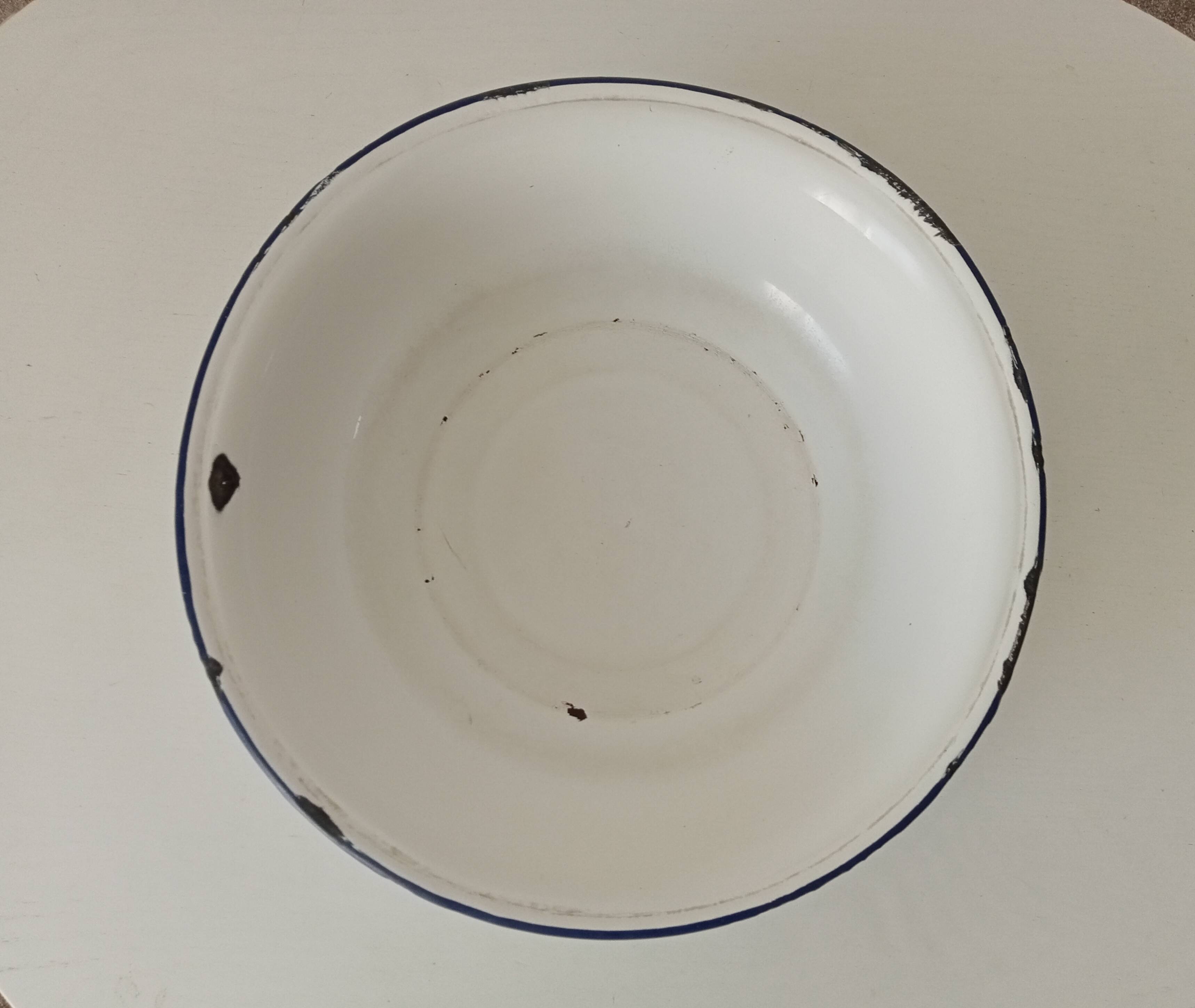 Old enameled sheet metal basin