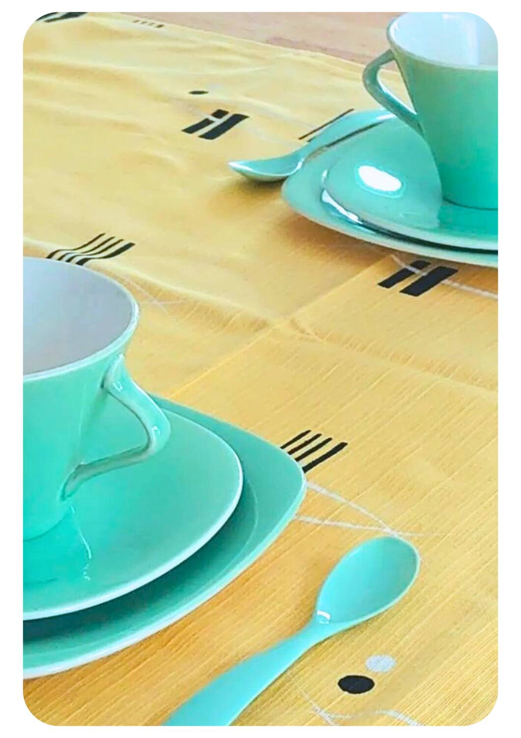 Chemin de table des années 50