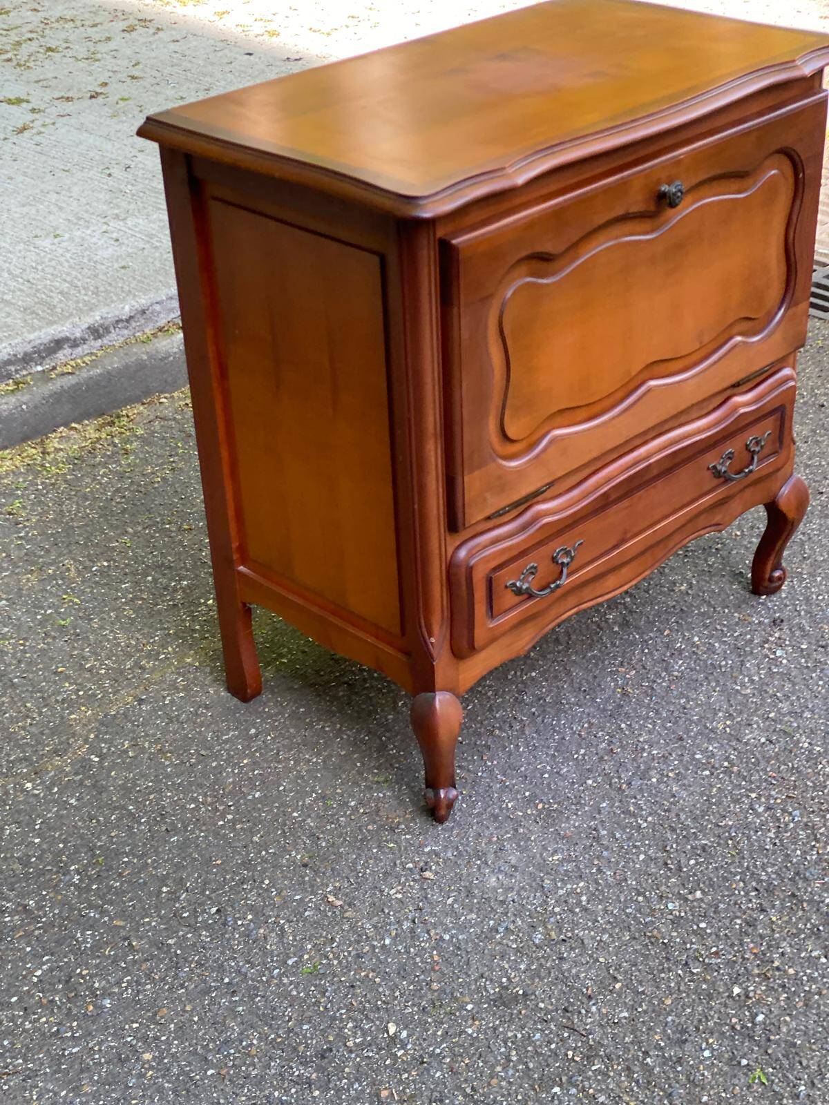 Louis XV buffet TV with a solid wood mirror