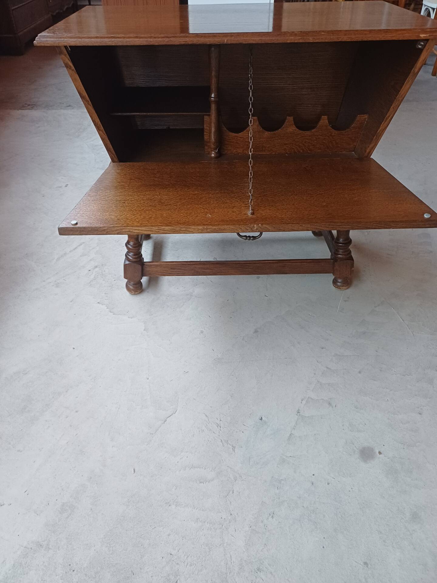 Old-style kneading table - bar - TV