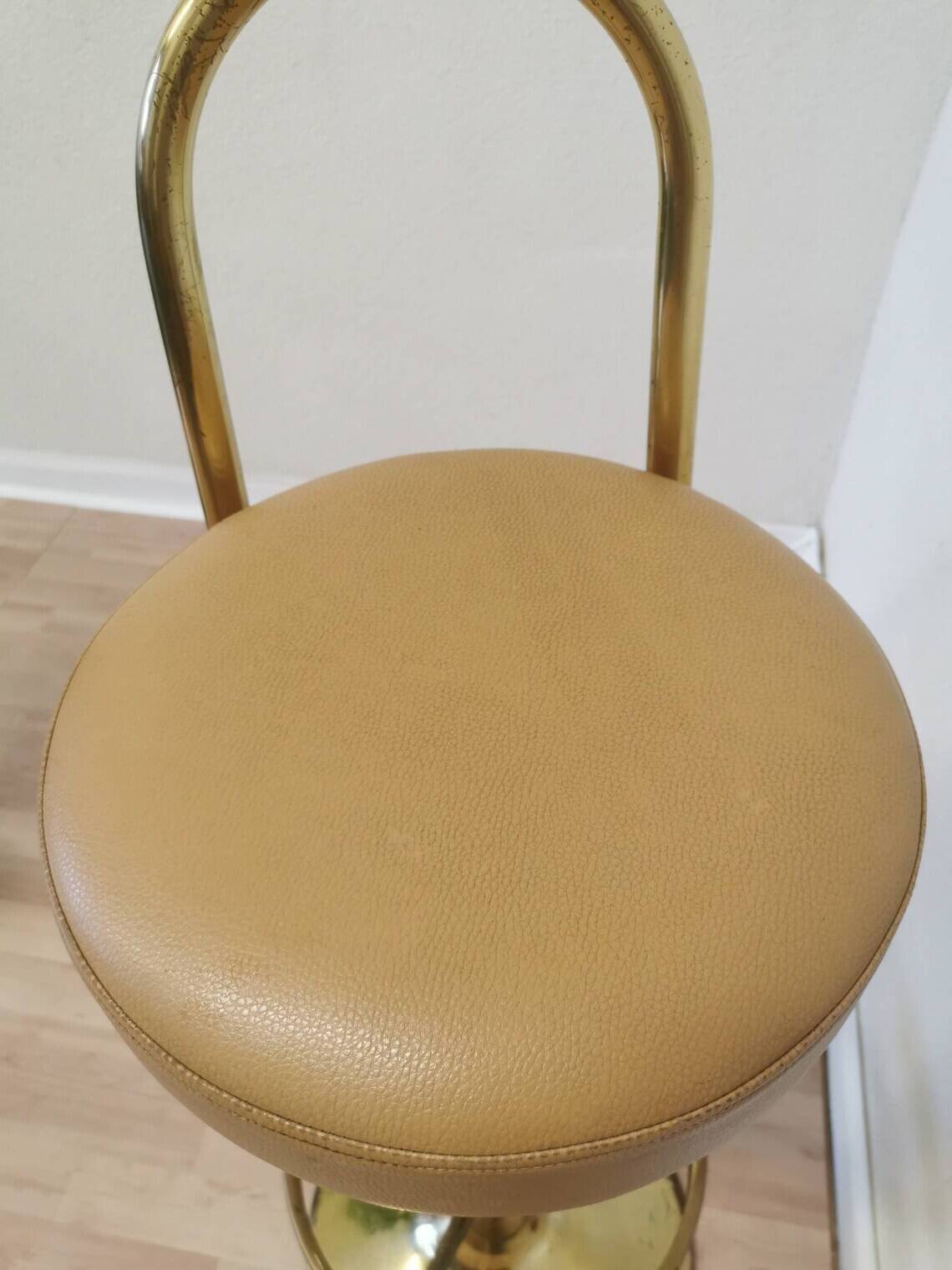 Tabouret de bar en laiton et cuir, Italie milieu XXème