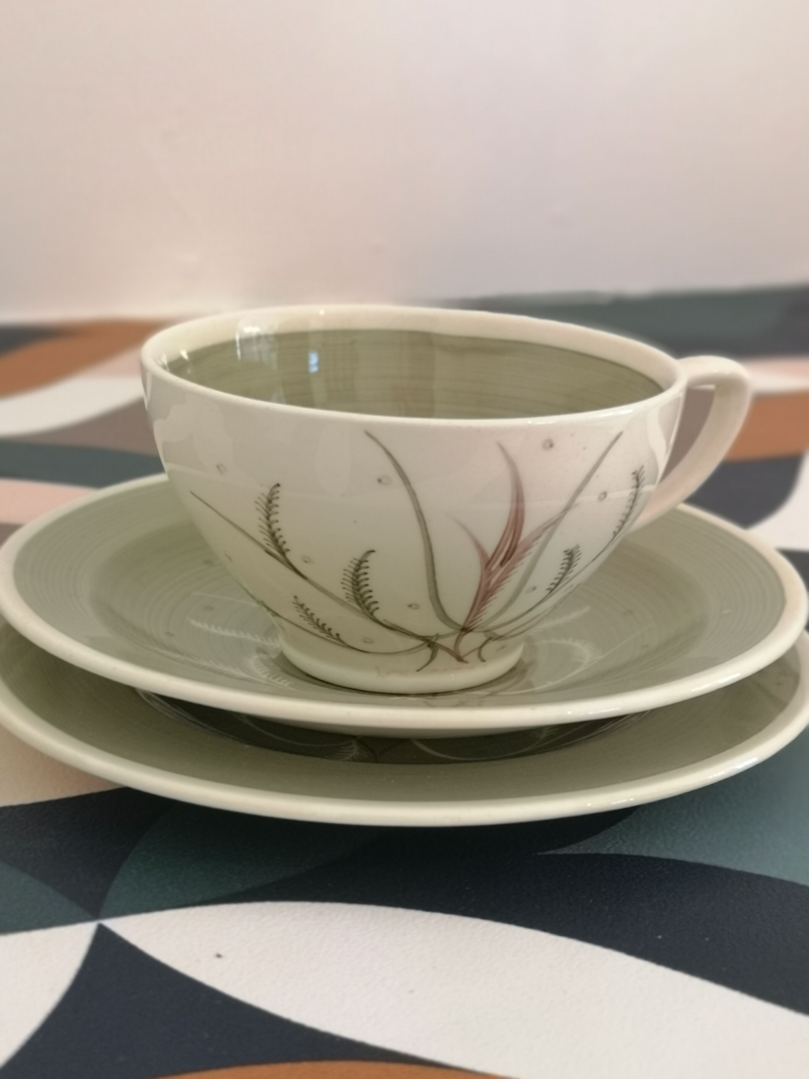 Tasse à thé signé Susie Cooper peint à la main