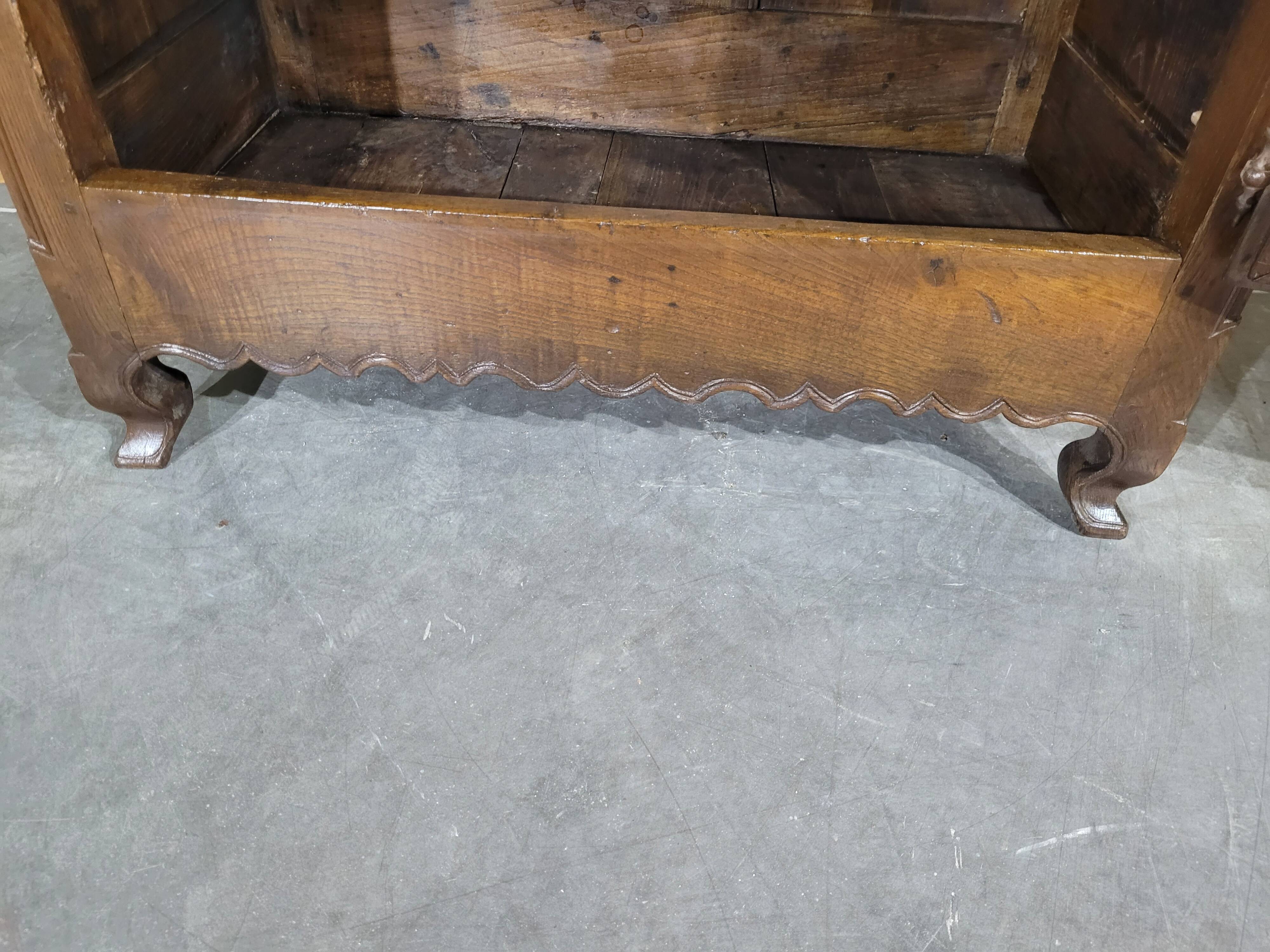 Louis XV oak bonnetière