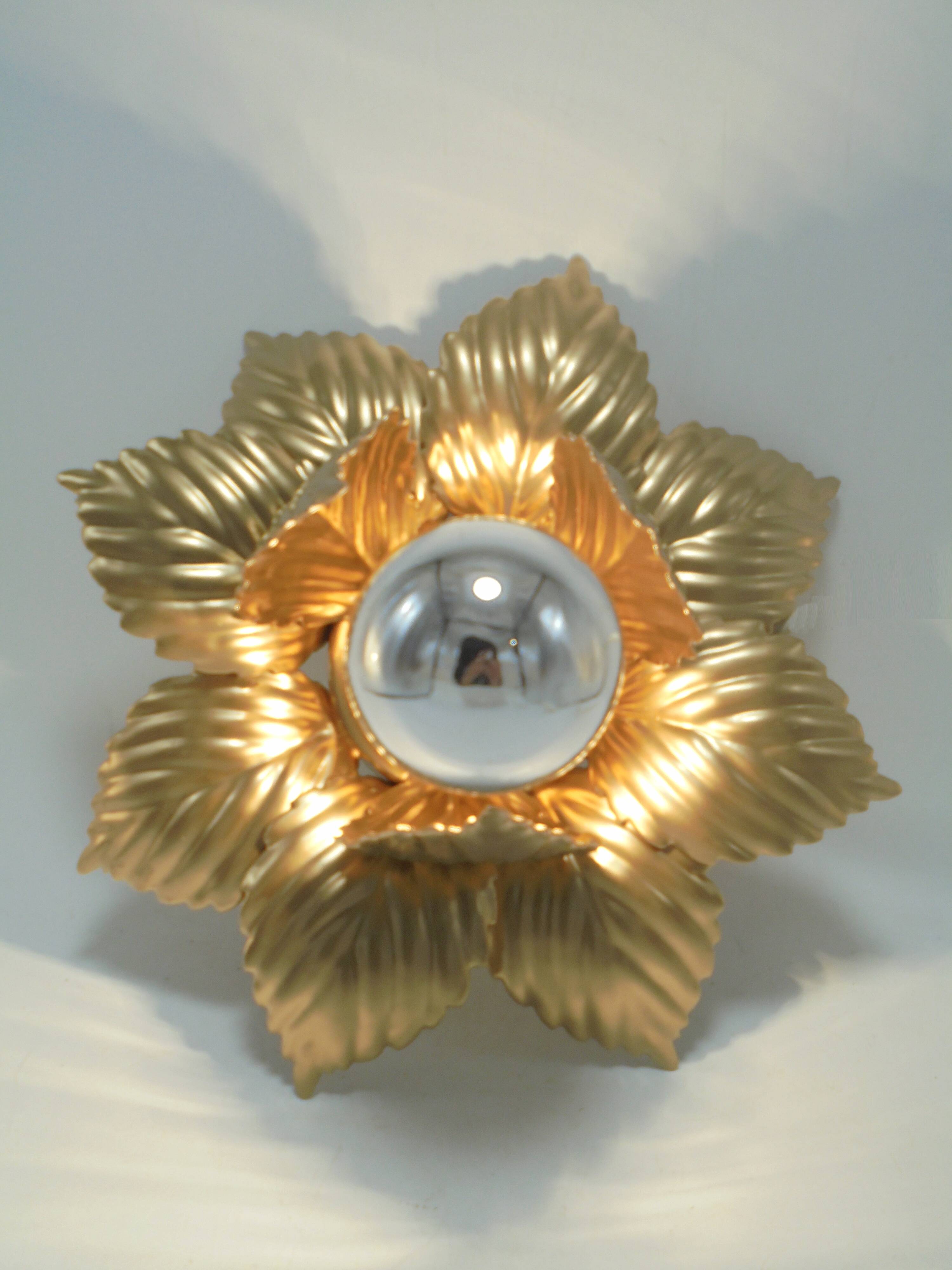 Golden flower wall lamp