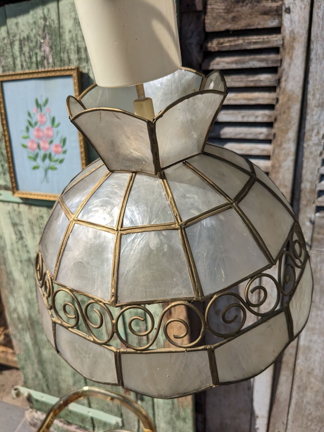 Vintage suspension in mother-of-pearl and brass