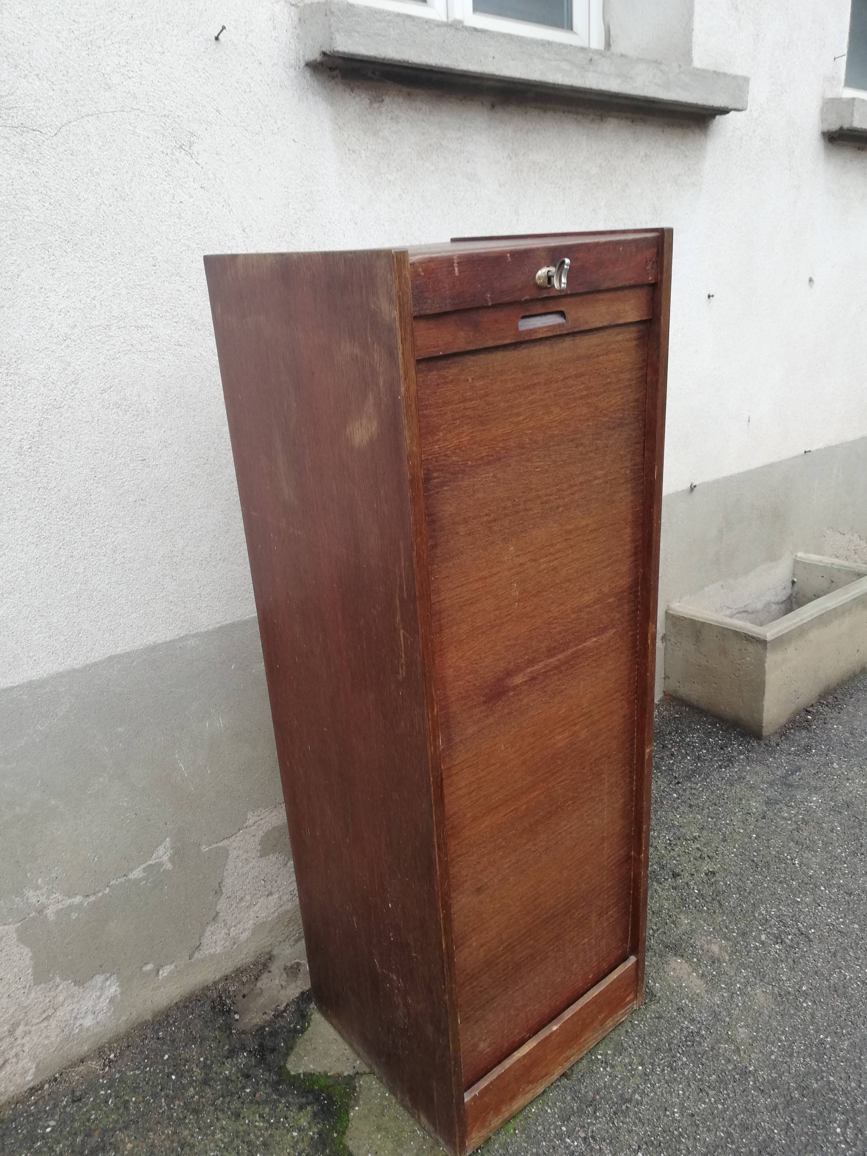 Cabinet binder 1 curtain