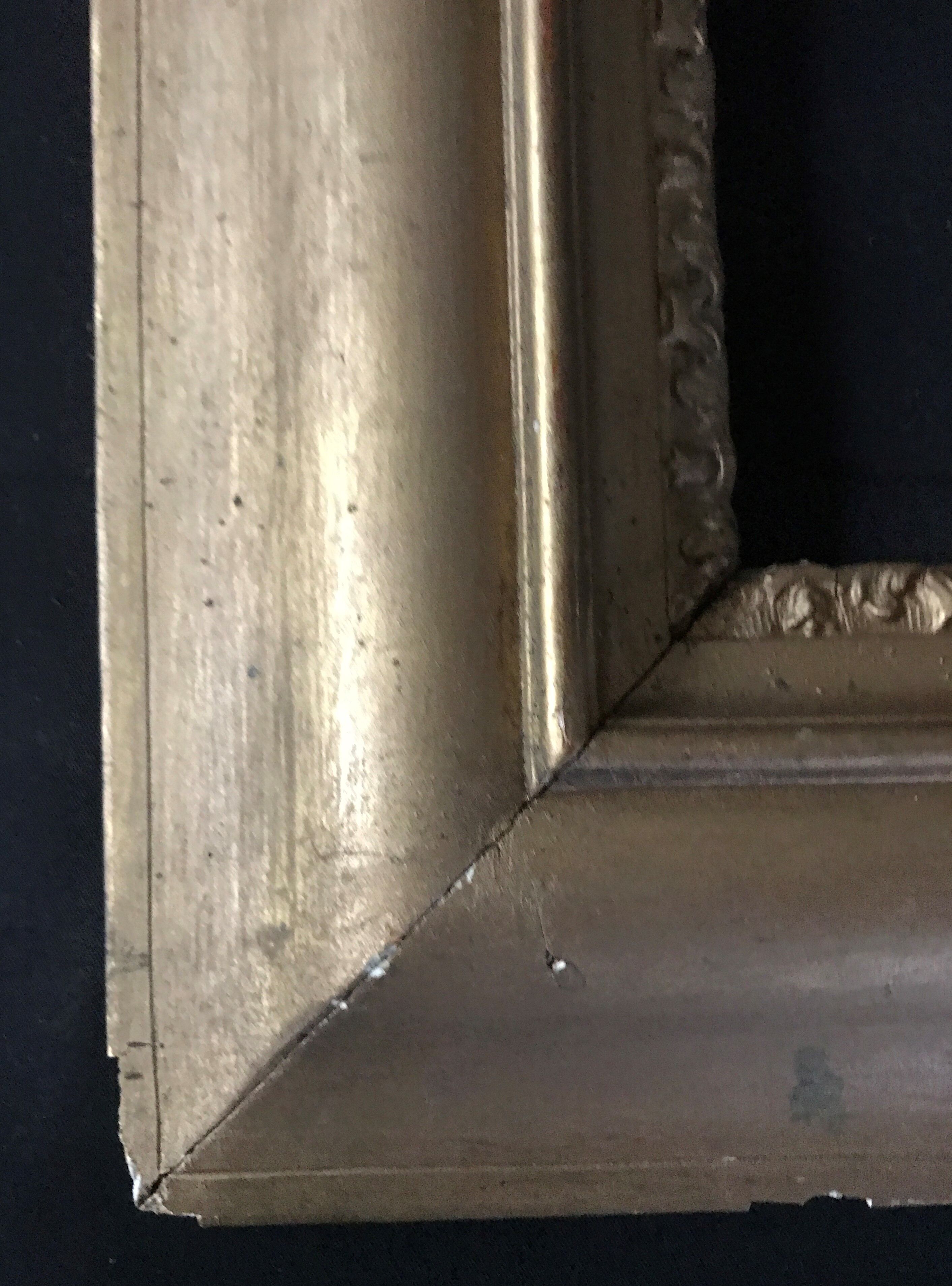 Wooden frame decorated with a frieze.