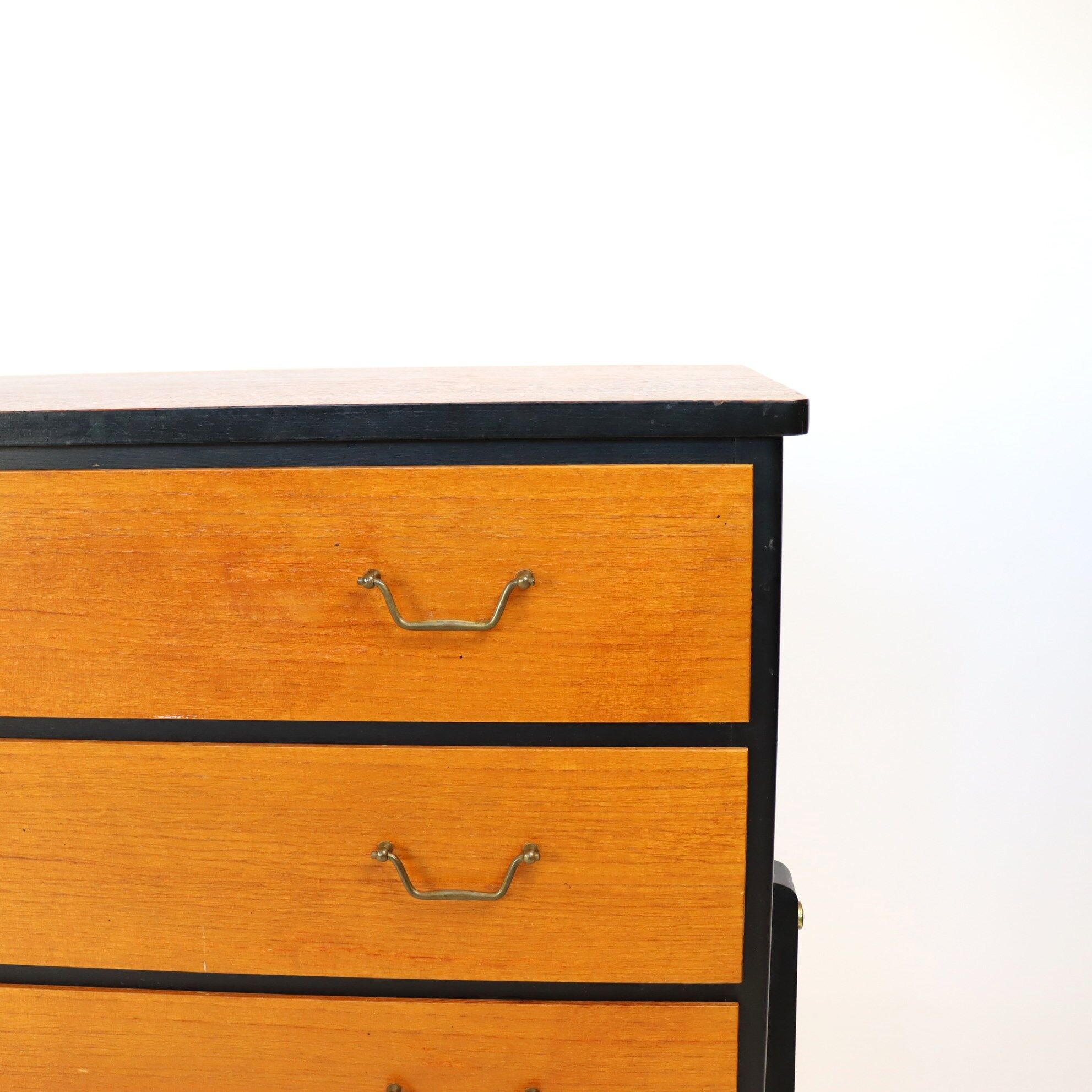 Two-tone chest of drawers