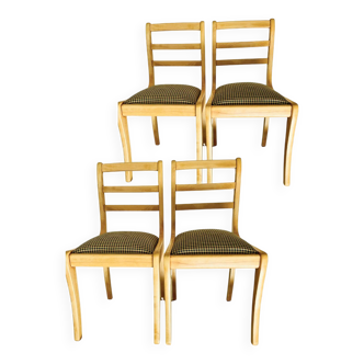 Lot de 4 chaises en bois rénovées avec soin par un tapissier professionnel