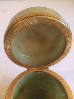 Porcelain box "CERRI NESTORE VOLTERRA" design