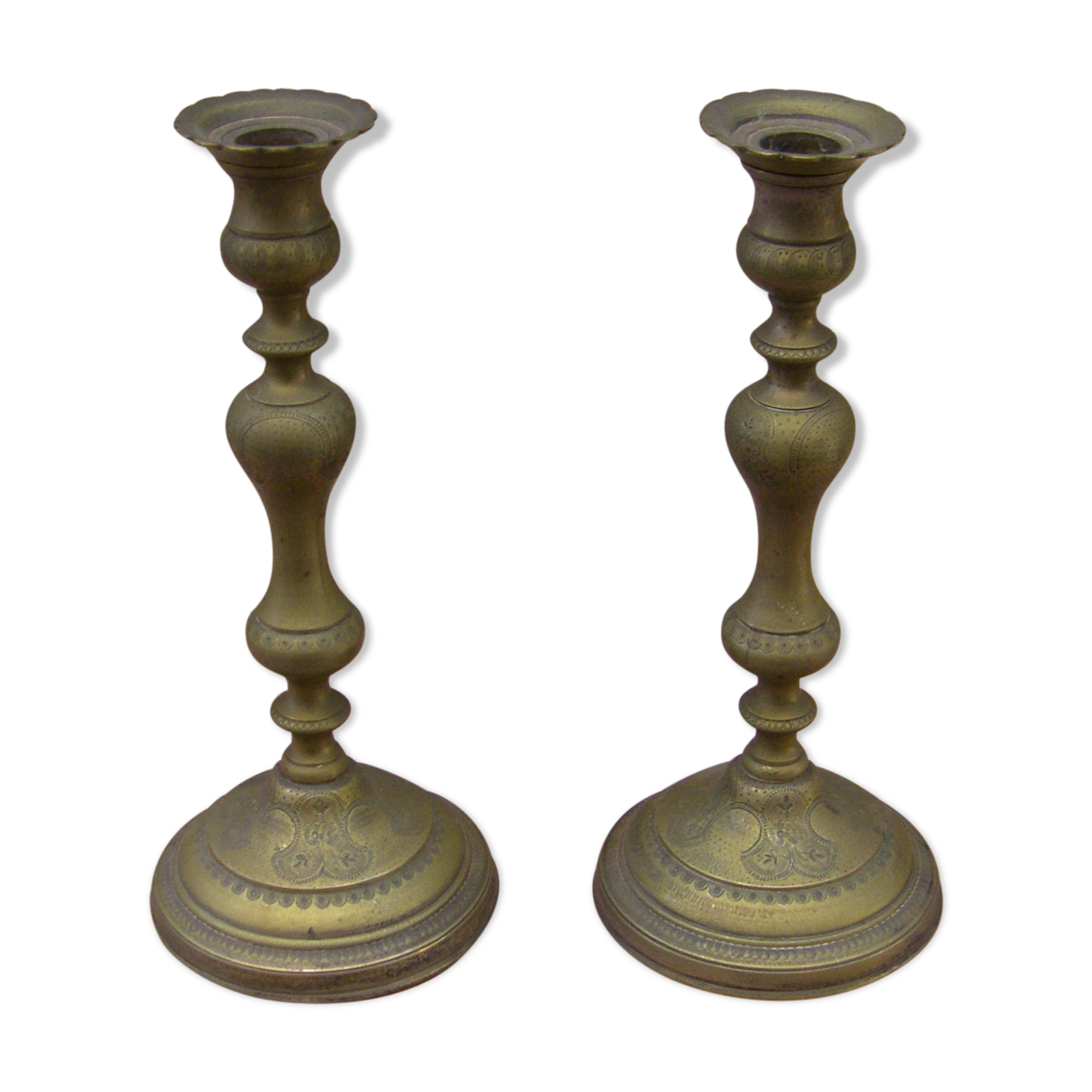 Pair of candle holders with oriental decoration