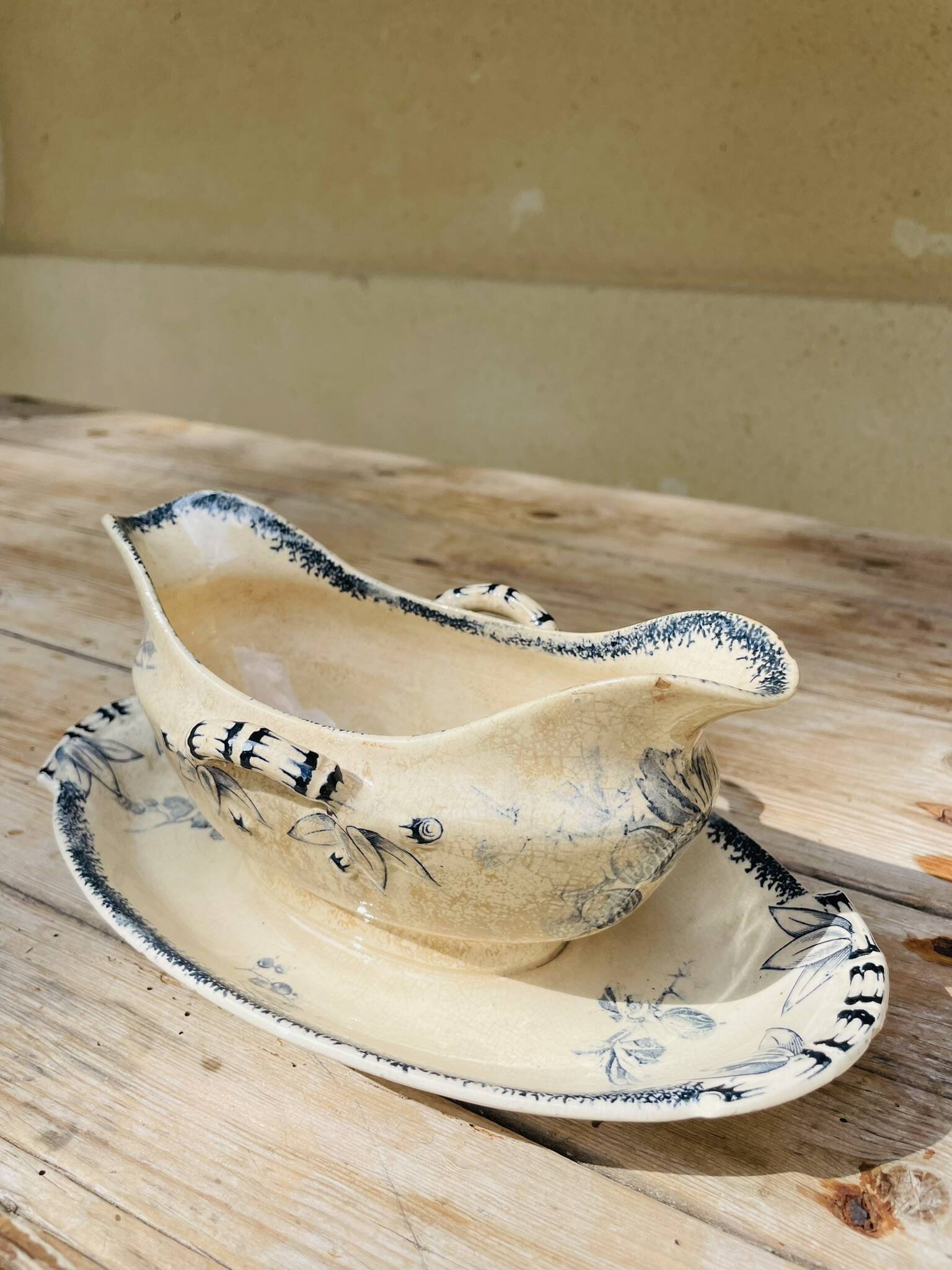 Sarreguemines iron clay sauceboat