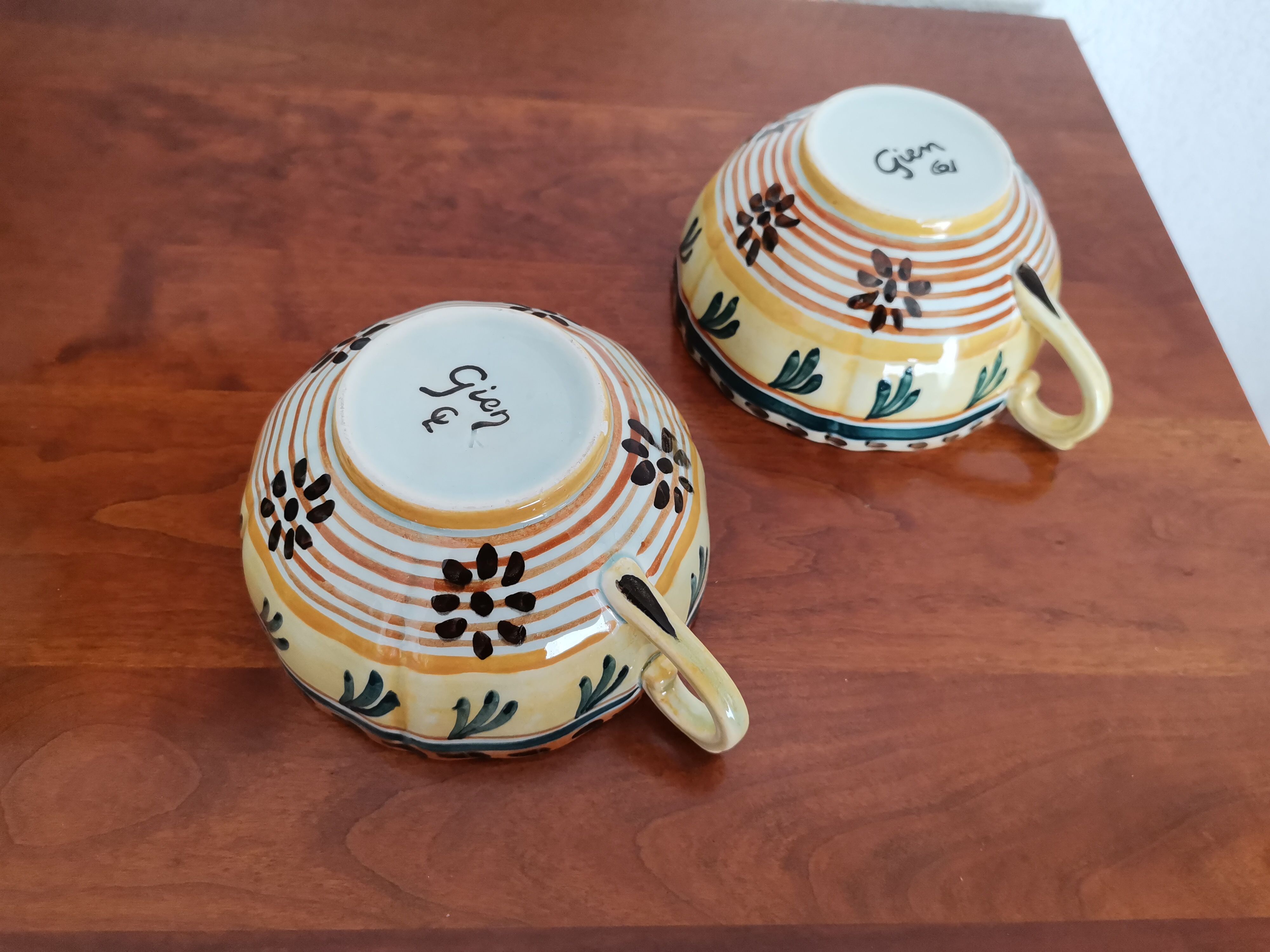 2 tea cups of gien
