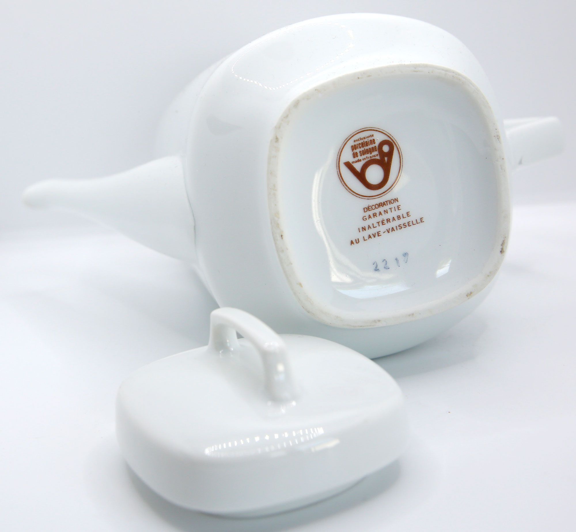 Seventies coffee maker in Sologne porcelain