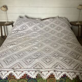 Diamond hook bed cover
