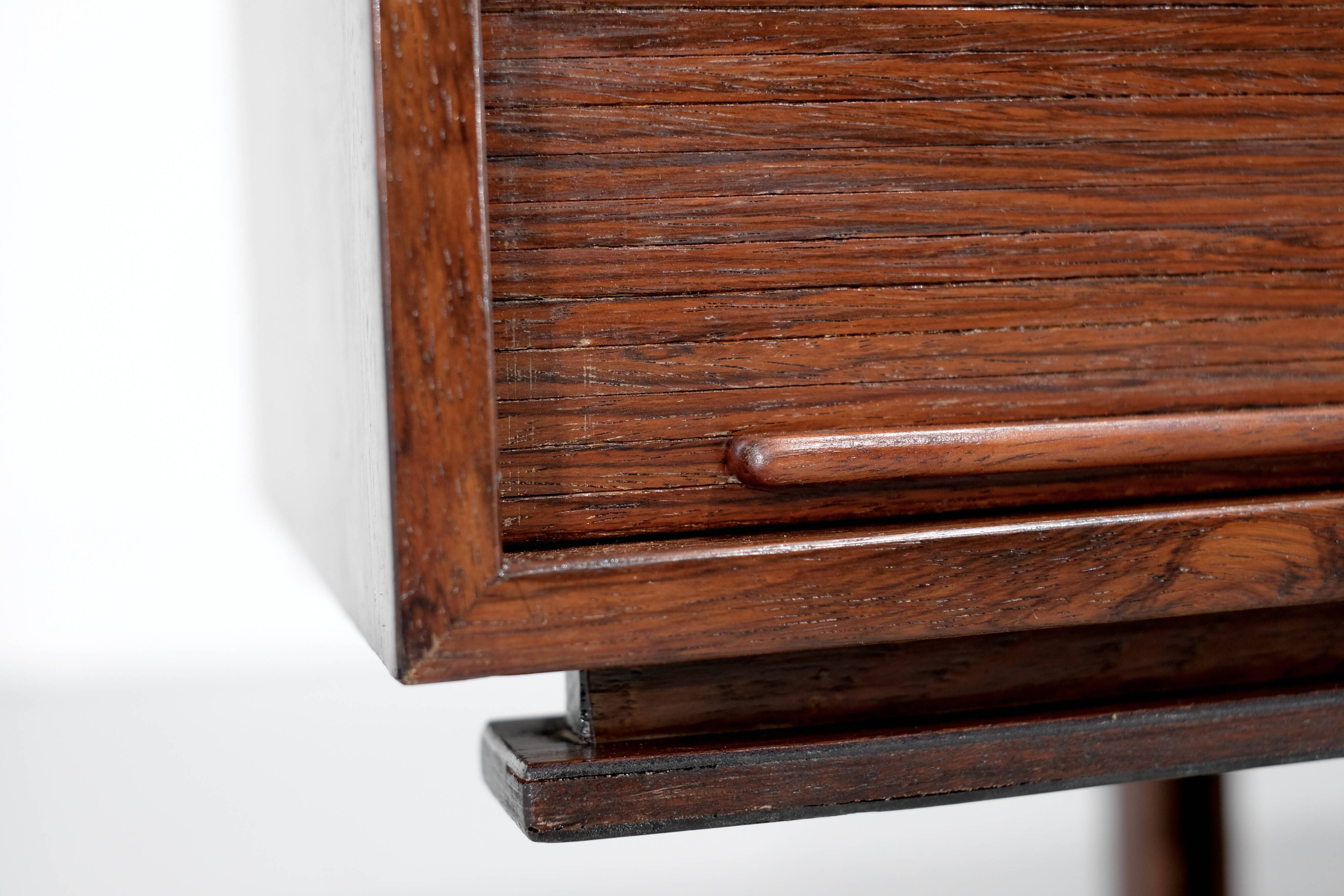 Buffet modèle 504 conçu par Gianfranco Frattini pour Bernini, Italie 1960s.