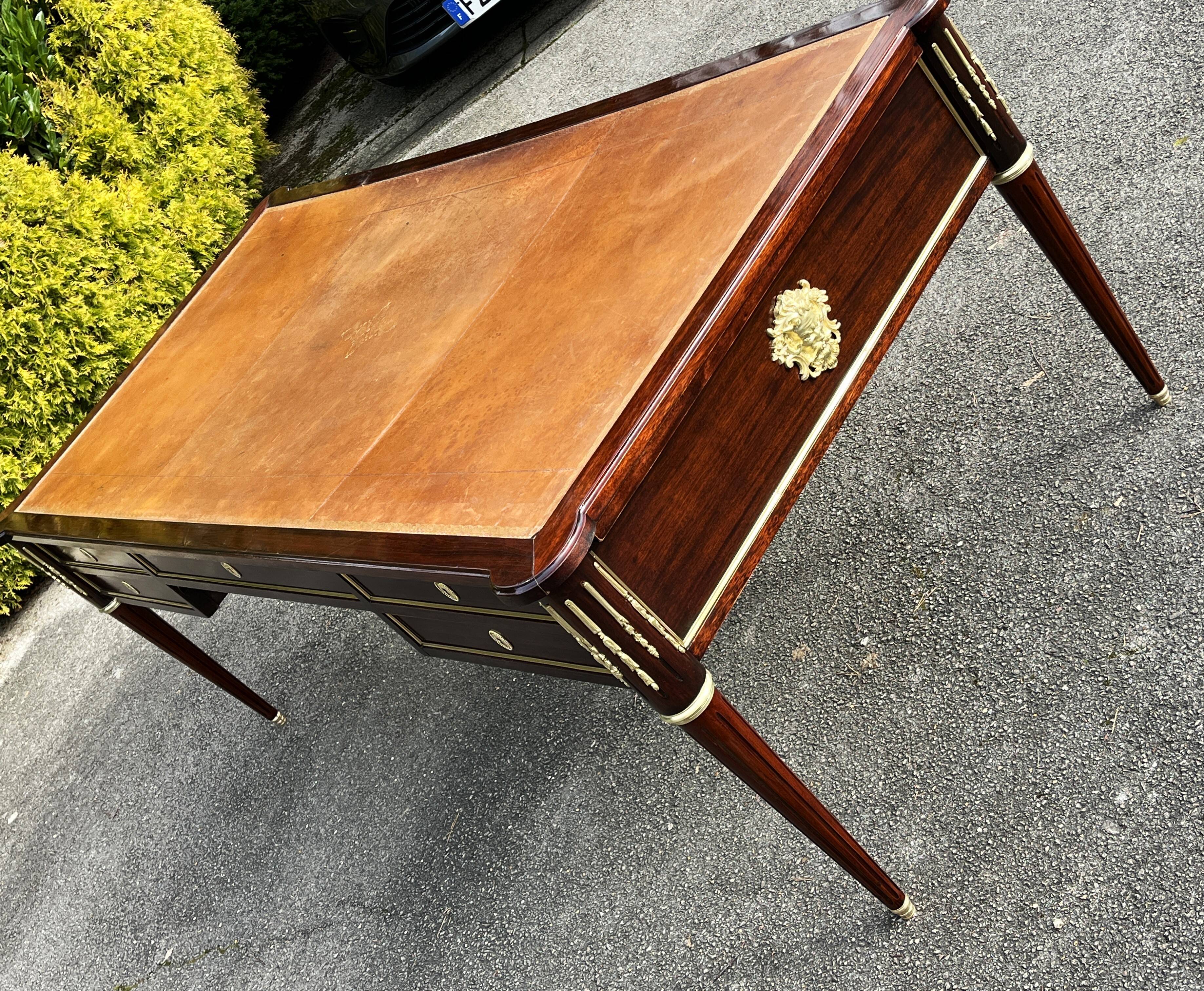 Large ministerial desk in Louis XVI style