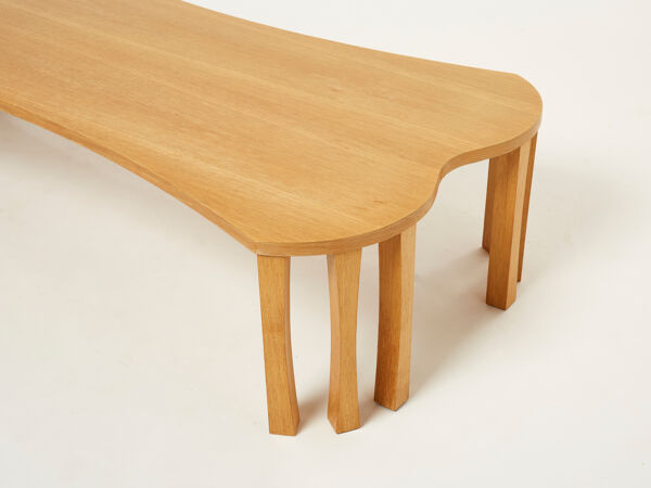 Table basse signé de Vincent Poujardieu forme libre en chêne 1992