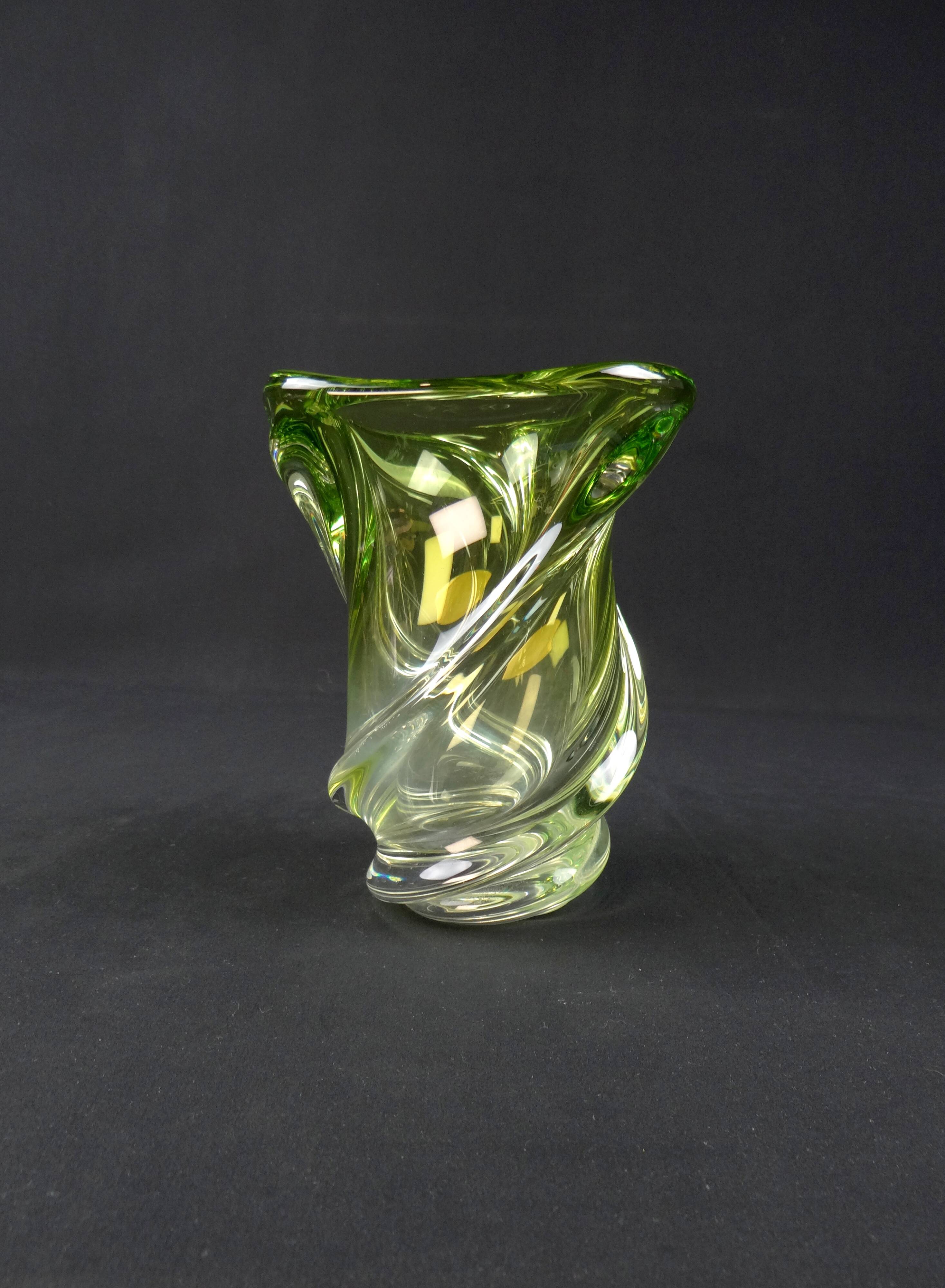 Val Saint Lambert crystal vase with a two-tone twisted shape, "Wave" model