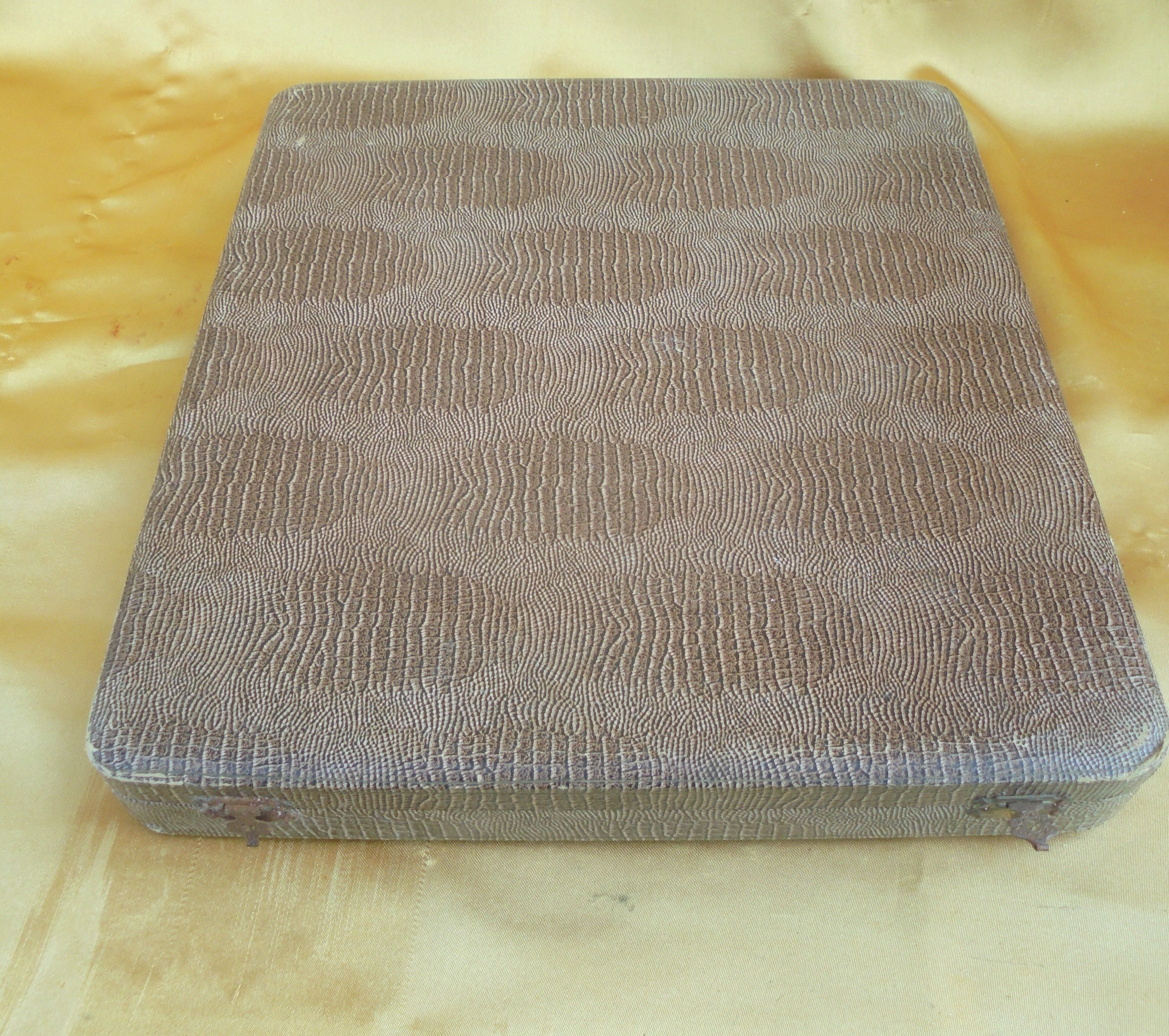 24 Art Deco knives meat and Desert