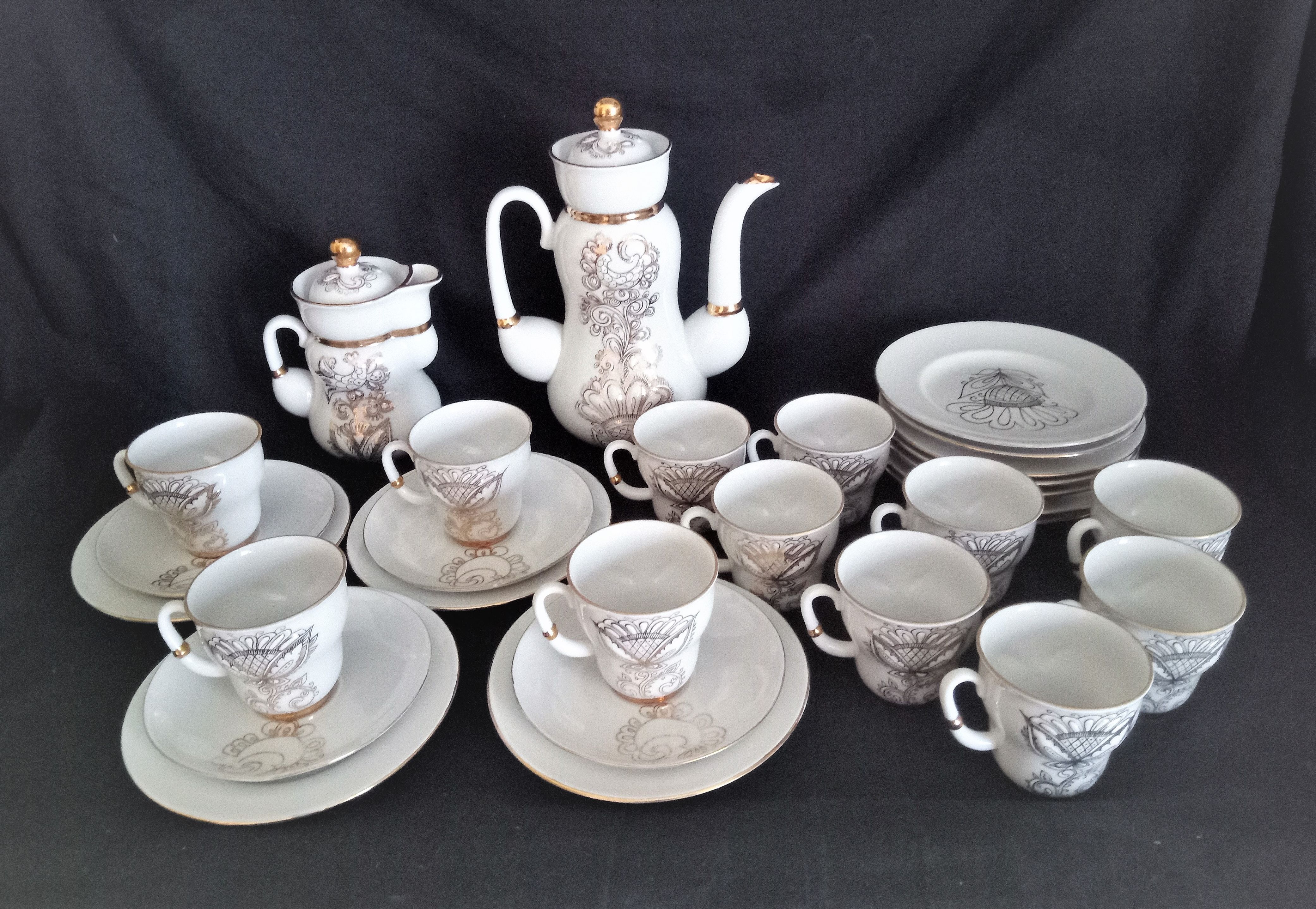 Lomonosov 29-piece porcelain coffee set, cast patterns enhanced with 24k gold