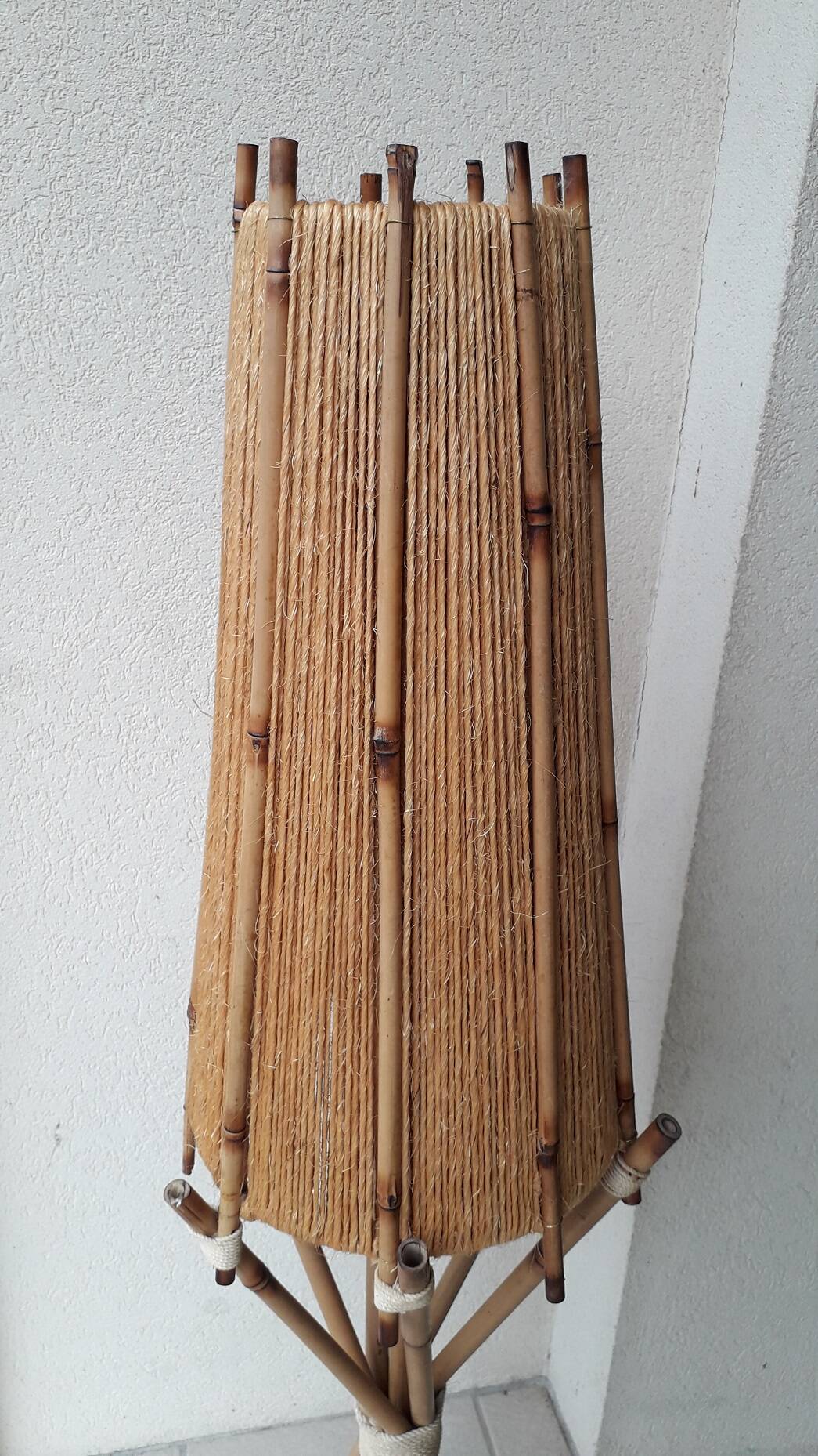 Lampadaire bambou et ficelle