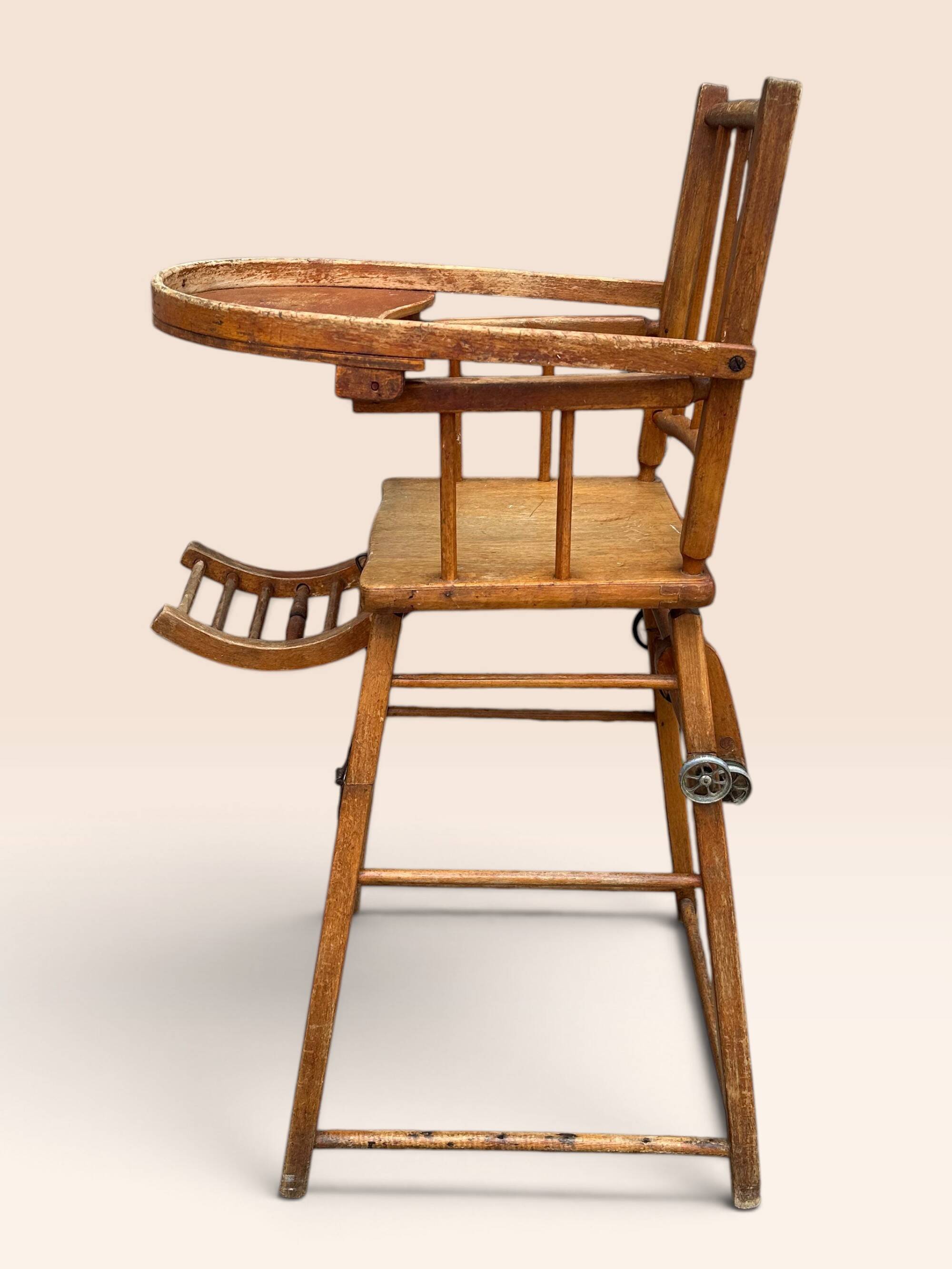 Chaise haute pour enfant en bois courbé