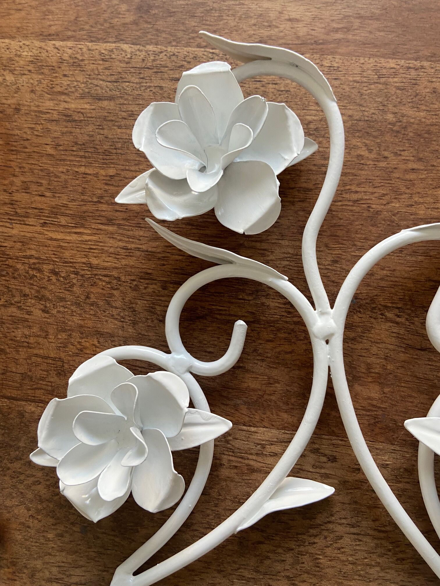 Metal wall towel rail