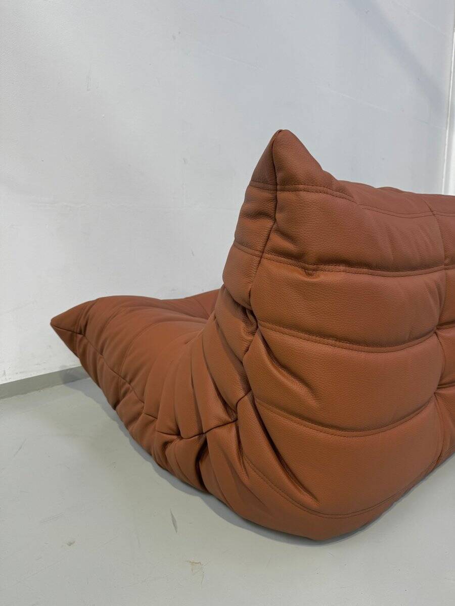 Canapé Togo français en cuir de vachette épais couleur cognac, signé Michel Ducaroy pour Ligne Roset