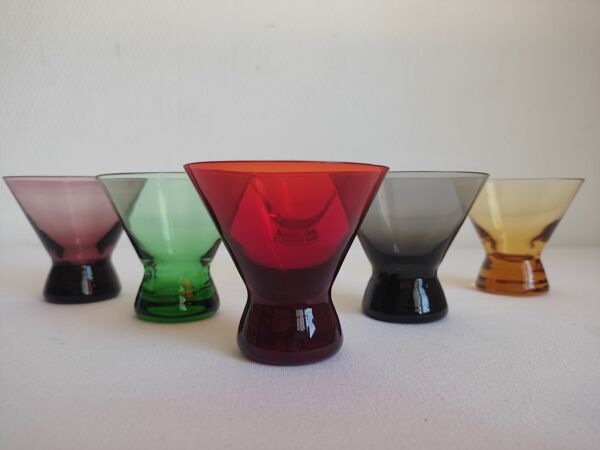 Verres pieds Lila et sa carafe