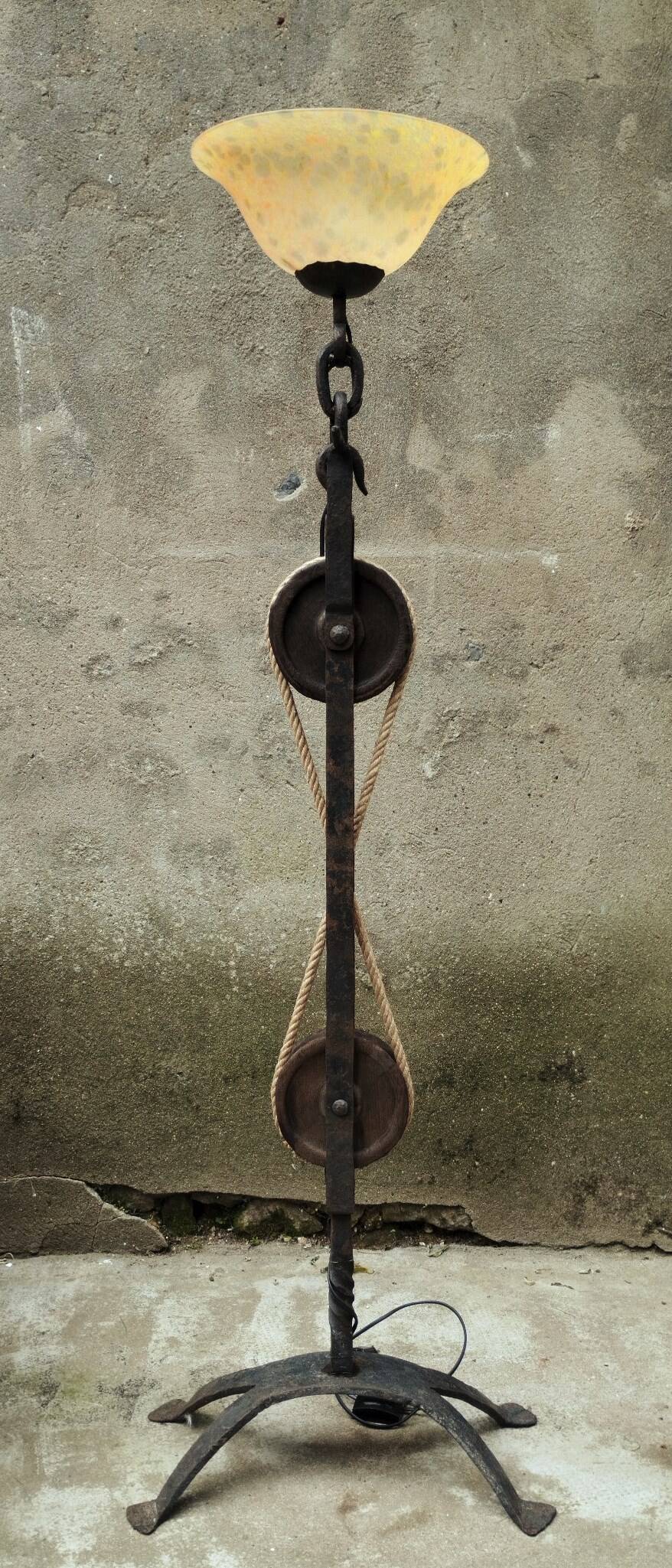 Brutalist floor lamp in wrought iron and glass paste