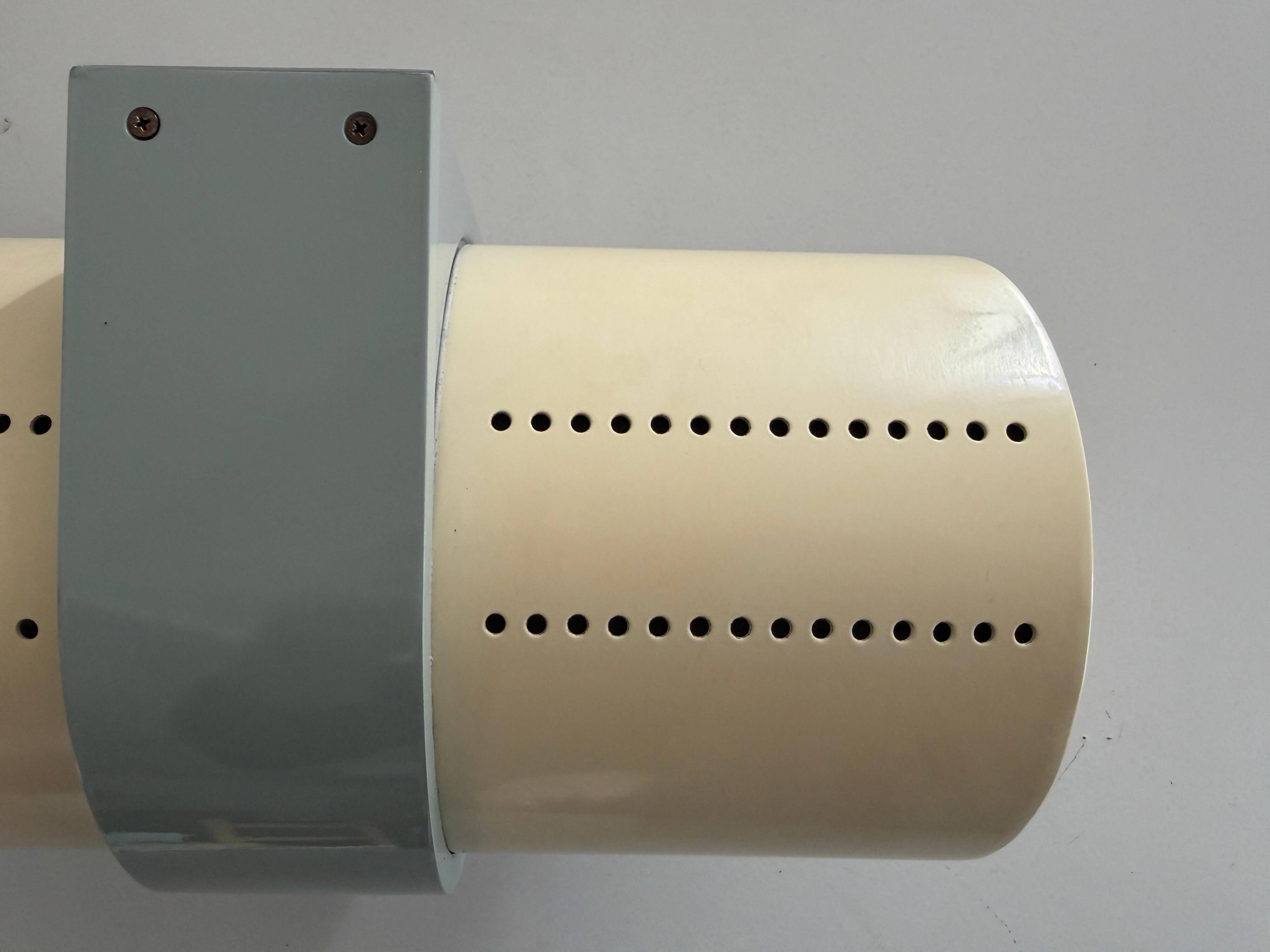 Simple wall light Model No by Eric Gottein for Artemide, 1970s, Italy.